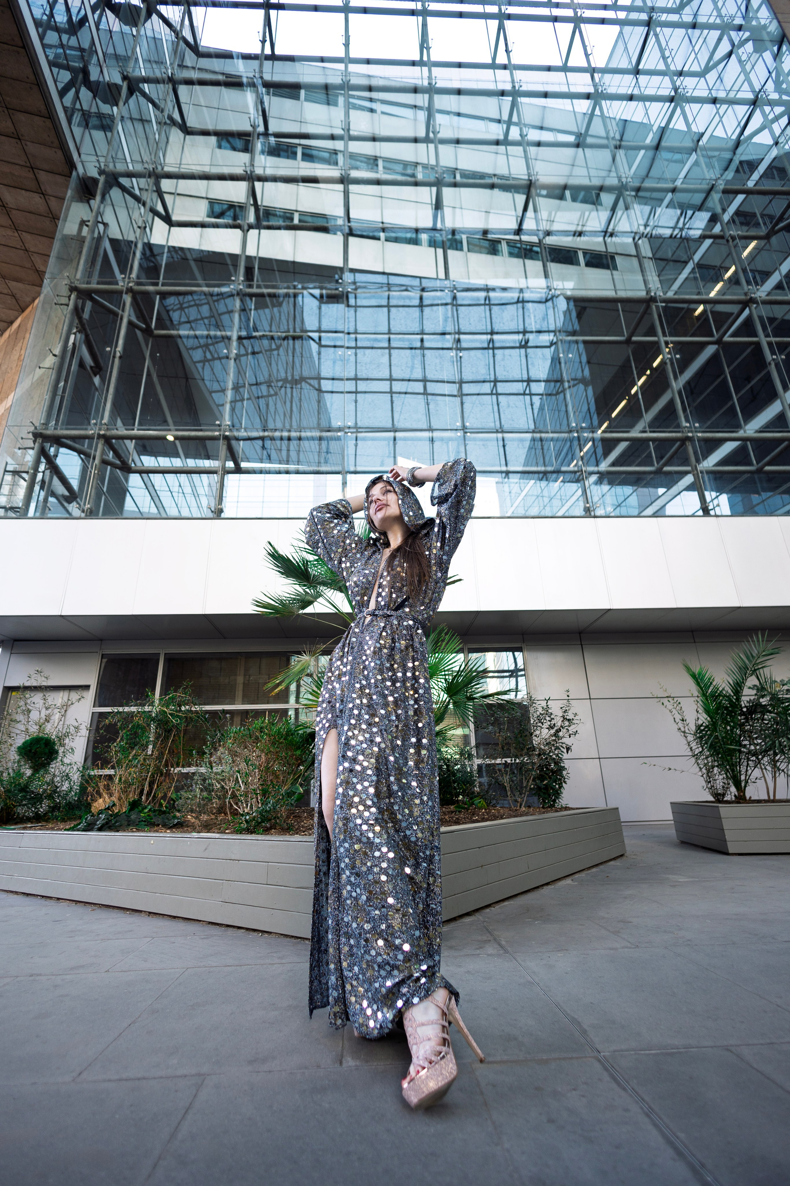 Shooting La Defence cu Lenuta. Wedding, event and family photographer in Paris, Emilian Olaru