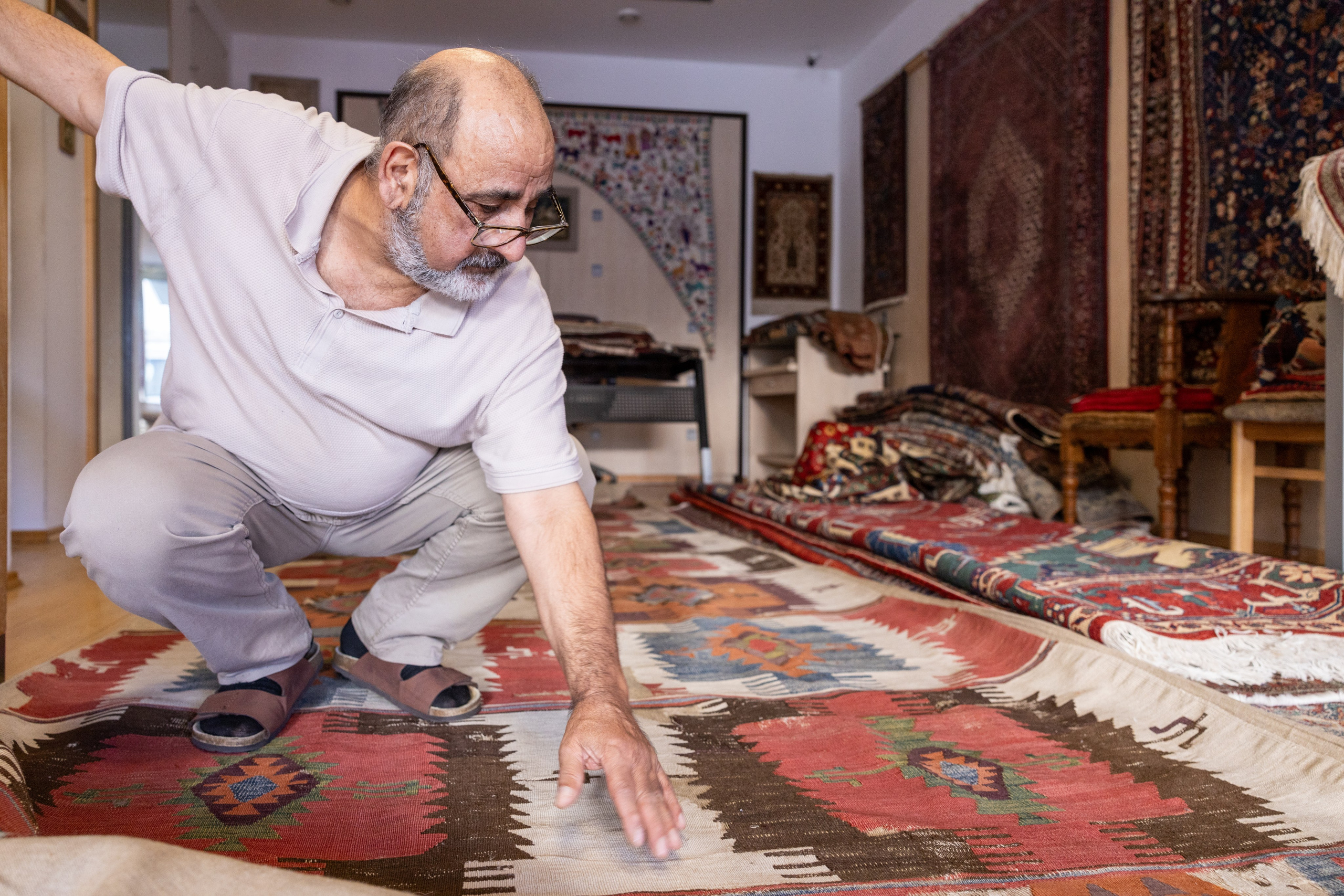 Teppichrestaurator, Salzburg, 2024. Guzel Kolobova| Fotografin| Salzburg