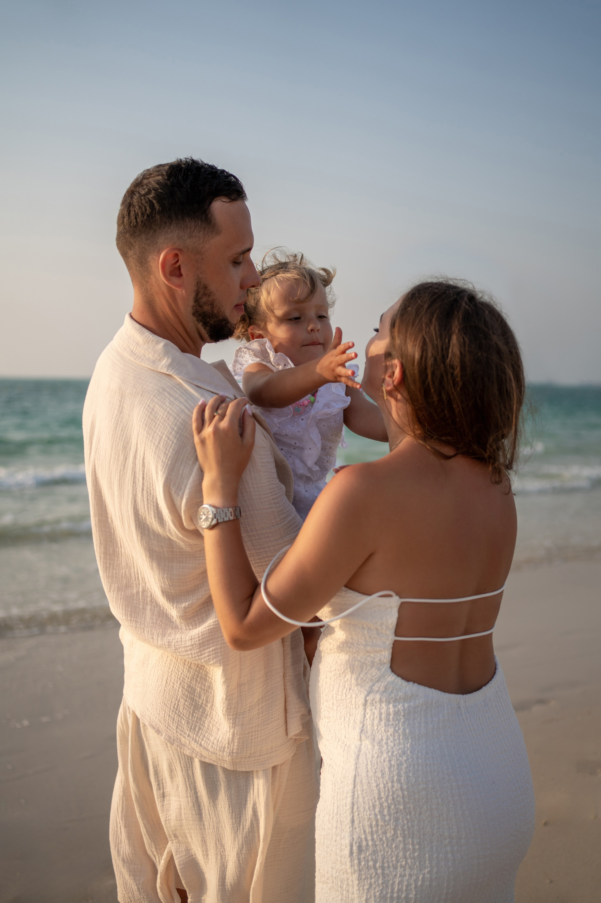 Golden hour, growing love. Angela Iakovleva — Family Photographer in Dubai