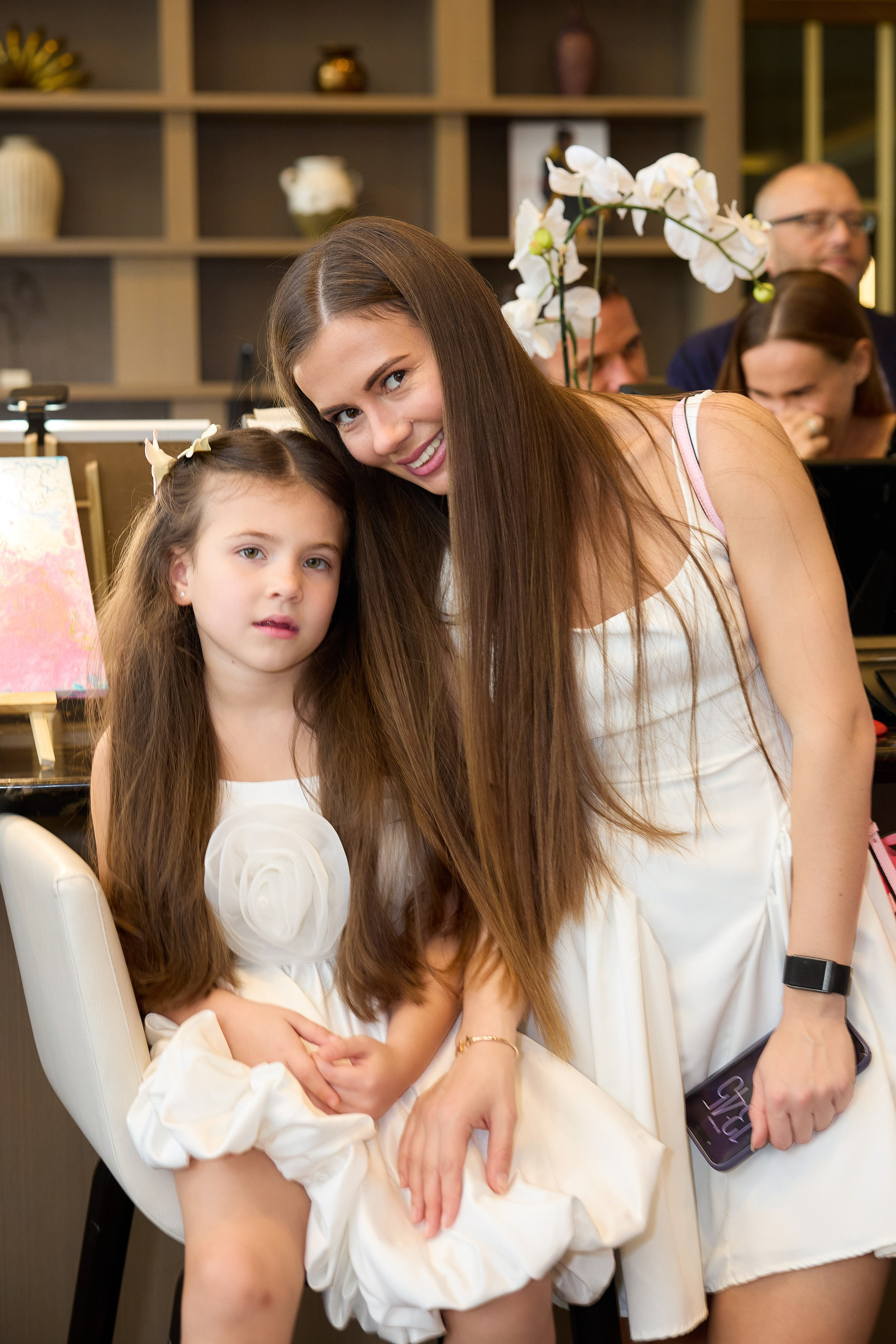 Авторская благотворительная художественная выставка Дианы Бортник. Фотограф Юлия Маковеева