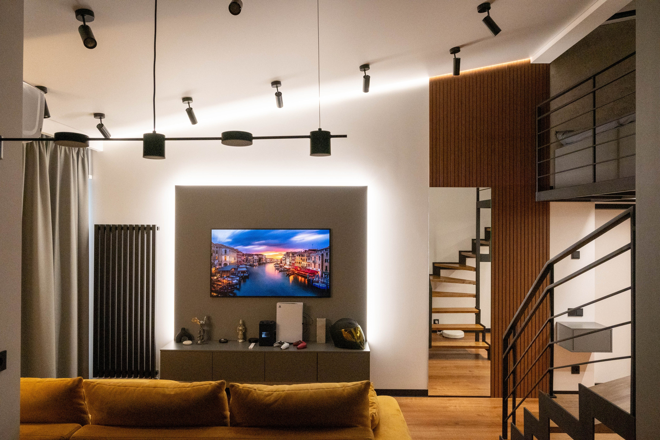 The apartment is on two levels. Fotograf Dmitrii Donets