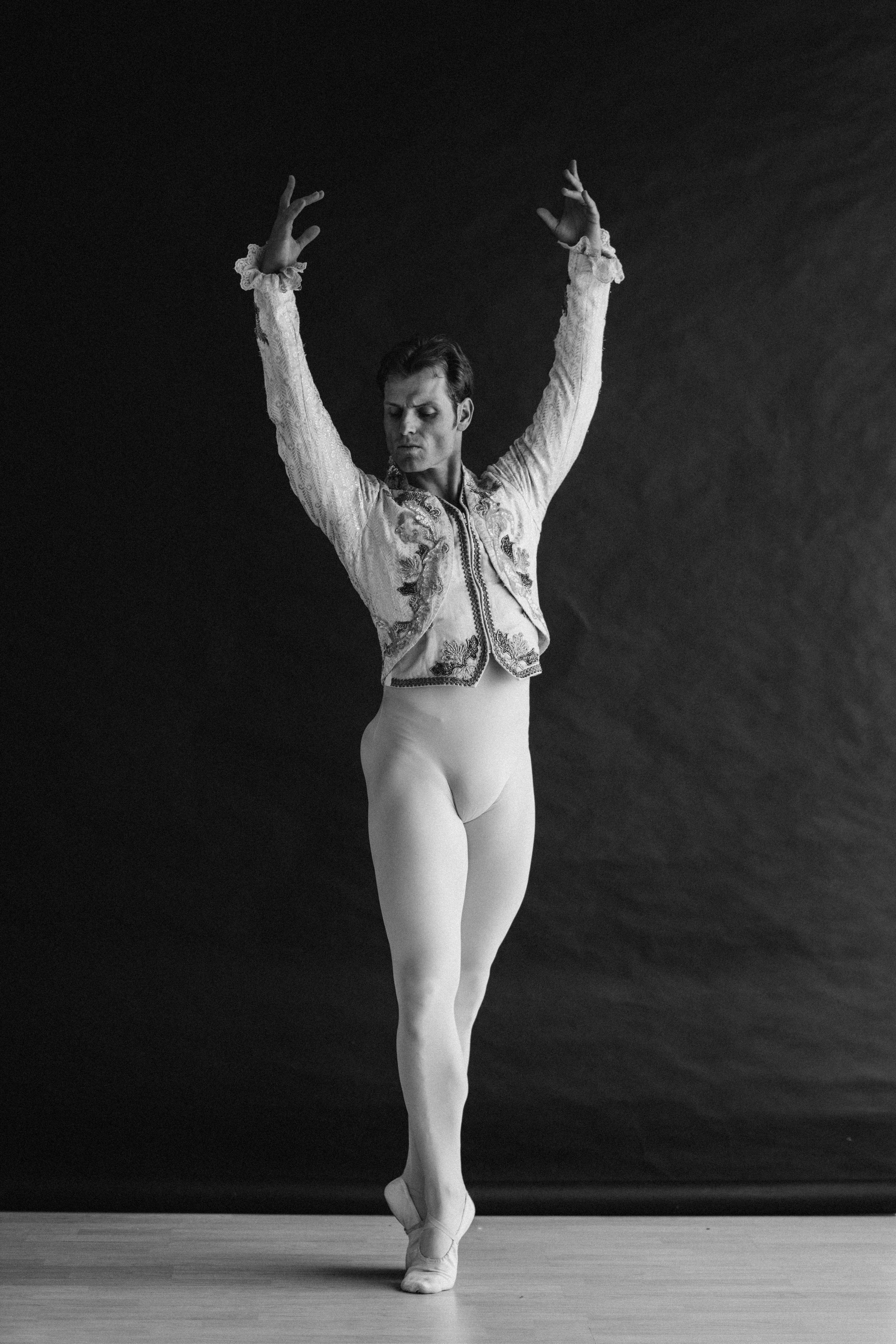 DANCERS. Victoria Olonen – Cinematic Portrait Artist | Helsinki & Europe