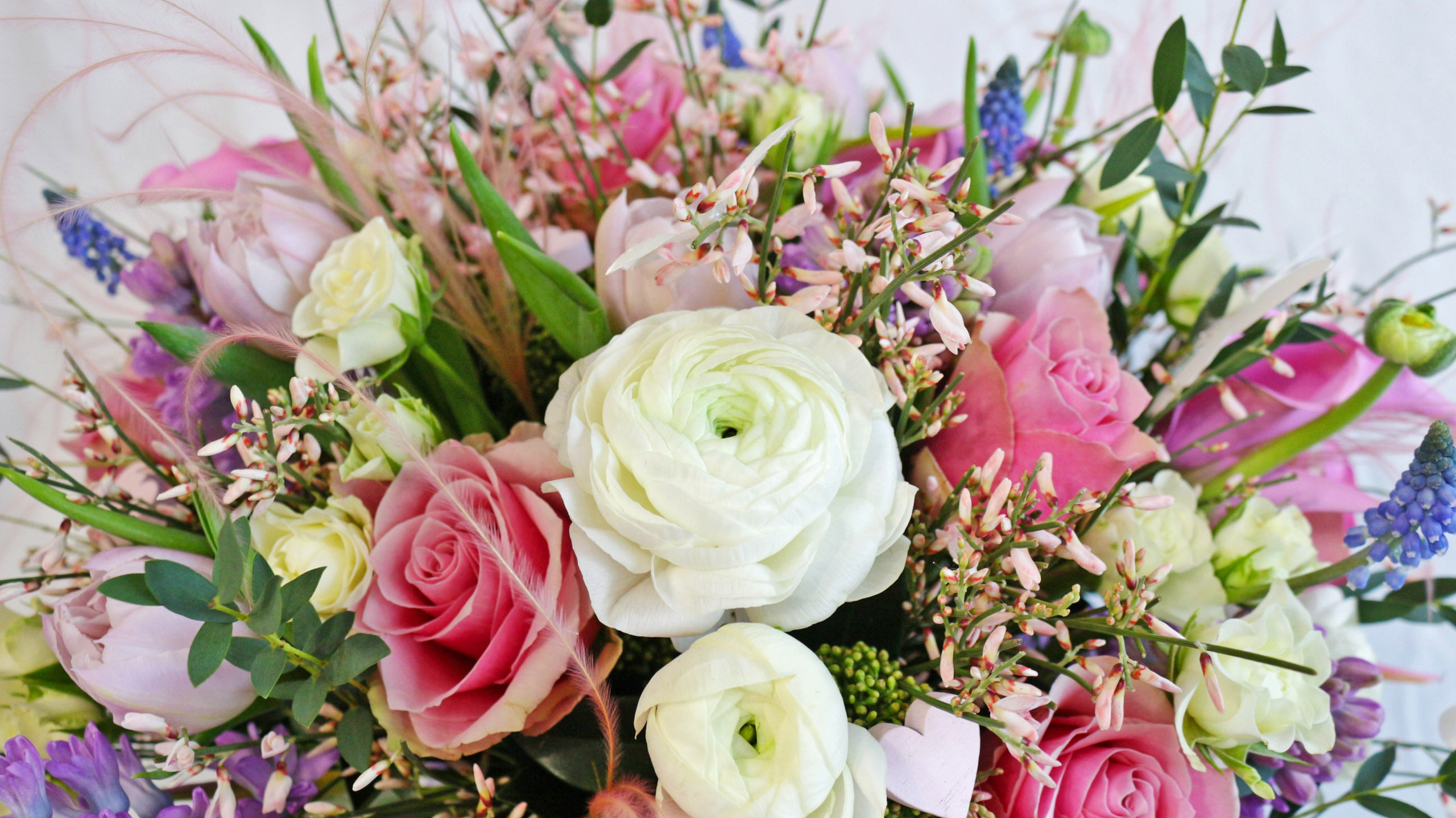 Ziedu pušķi kastē. Event design, decoration, floristry, gift, Irina Novika, Riga, Latvia