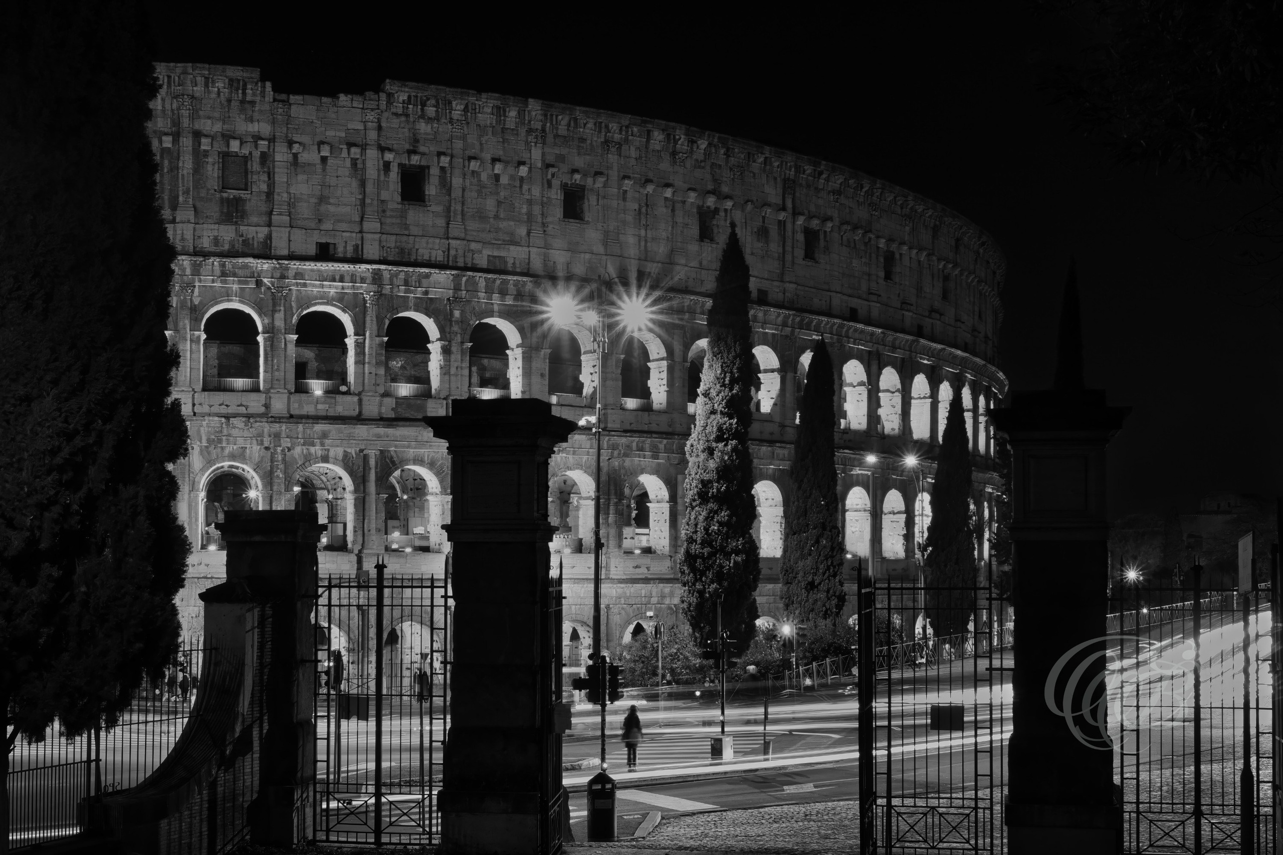 Street Photography — Rome, Italy — Colosseum from Via della Domus Aurea — B&W — Black and white view of the Colosseum from Via della Domus Aurea, connecting the Flavian amphitheater with the ancient landscape once occupied by Nero’s imperial palace — Eduardo Bartoli Photography.