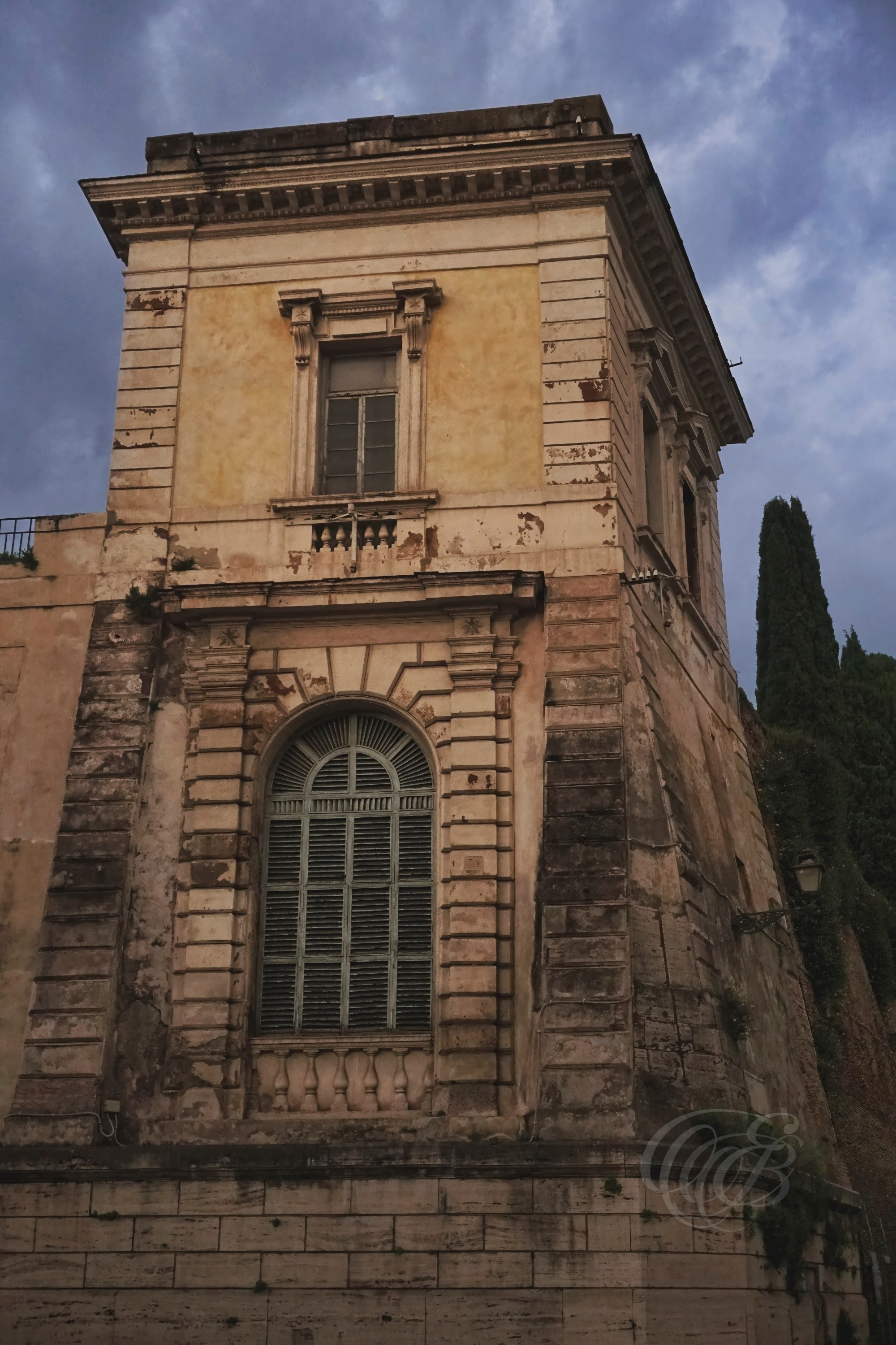 Street Photography — Rome, Italy — Villa Aldobrandini — Historic Villa Aldobrandini near Rome’s Quirinal Hill, preserving a Renaissance garden and centuries of architectural history within the heart of the modern city — Eduardo Bartoli Photography.