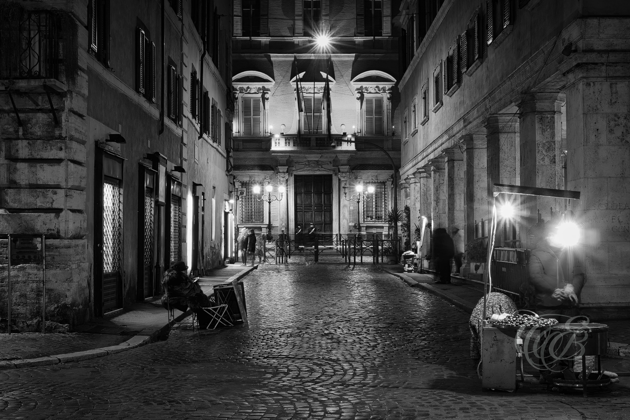 Street Photography — Rome, Italy — Corsia Agonale Street — B&W — Black and white interpretation of historic Corsia Agonale near Piazza Navona, reflecting its connection with the ancient Stadium of Domitian, Roman history, and the layered urban fabric of the city — Eduardo Bartoli Photography.