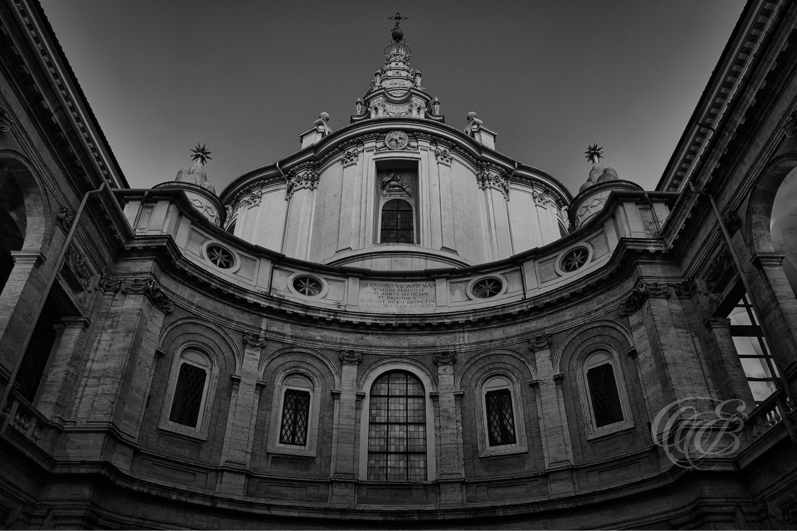Street Photography — Rome, Italy — Chiesa di Sant’Ivo alla Sapienza — B&W — Black and white interpretation of Borromini’s Sant’Ivo alla Sapienza in Rome, emphasizing Baroque architecture, geometric forms, historic character, and the distinctive design of this seventeenth-century church — Eduardo Bartoli Photography.