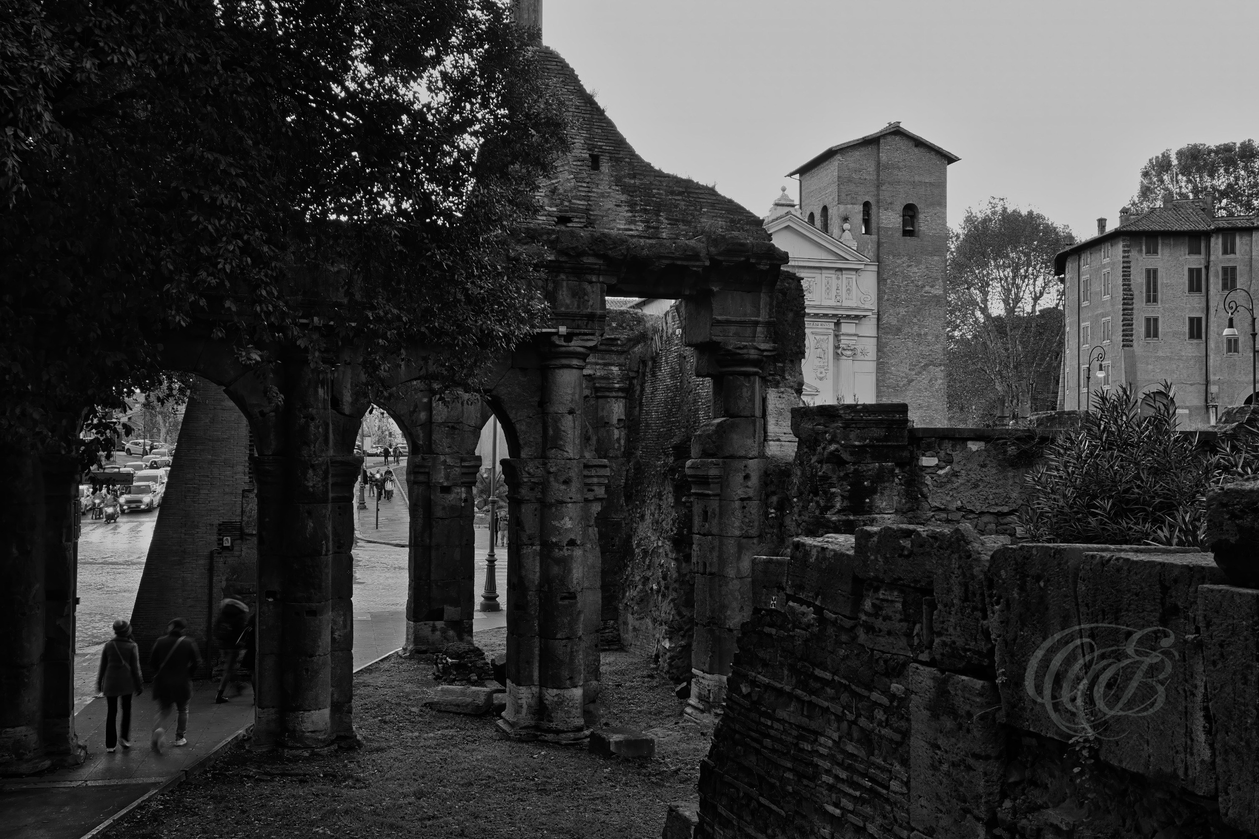 Street Photography — Rome, Italy — Porticus Triumphalis Long Exposure — B&W — Black and white long-exposure interpretation of the Porticus Triumphalis in Rome, combining ancient Roman history with movement, contrast, and the changing rhythms of the modern city — Eduardo Bartoli Photography.
