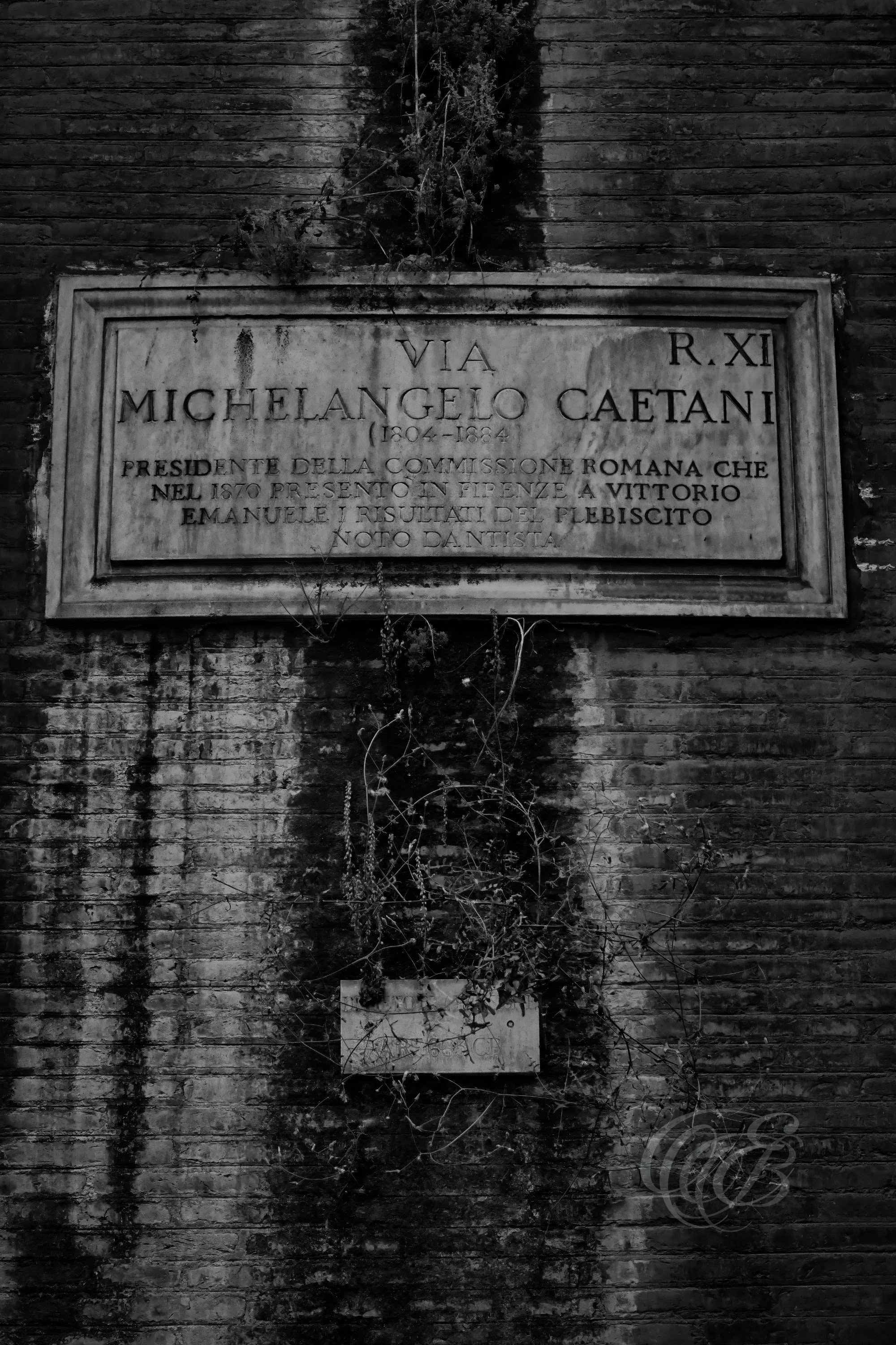Street Photography — Rome, Italy — Via Michelangelo Caetani — B&W — Black and white interpretation of historic Via Michelangelo Caetani in central Rome, reflecting the layered architecture and centuries of history woven into the heart of the city — Eduardo Bartoli Photography.