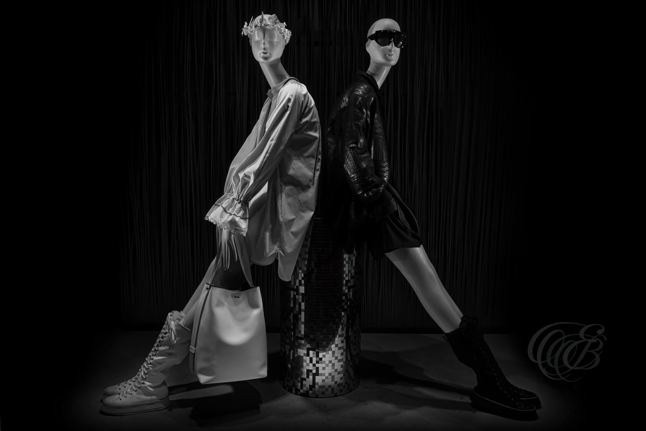 Street Photography — Rome, Italy — Max Mara Window Display — B&W — Black and white study of a Max Mara boutique window in Rome, emphasizing Italian fashion design, soft illumination, tonal contrast, and the elegant geometry of the display — Eduardo Bartoli Photography.