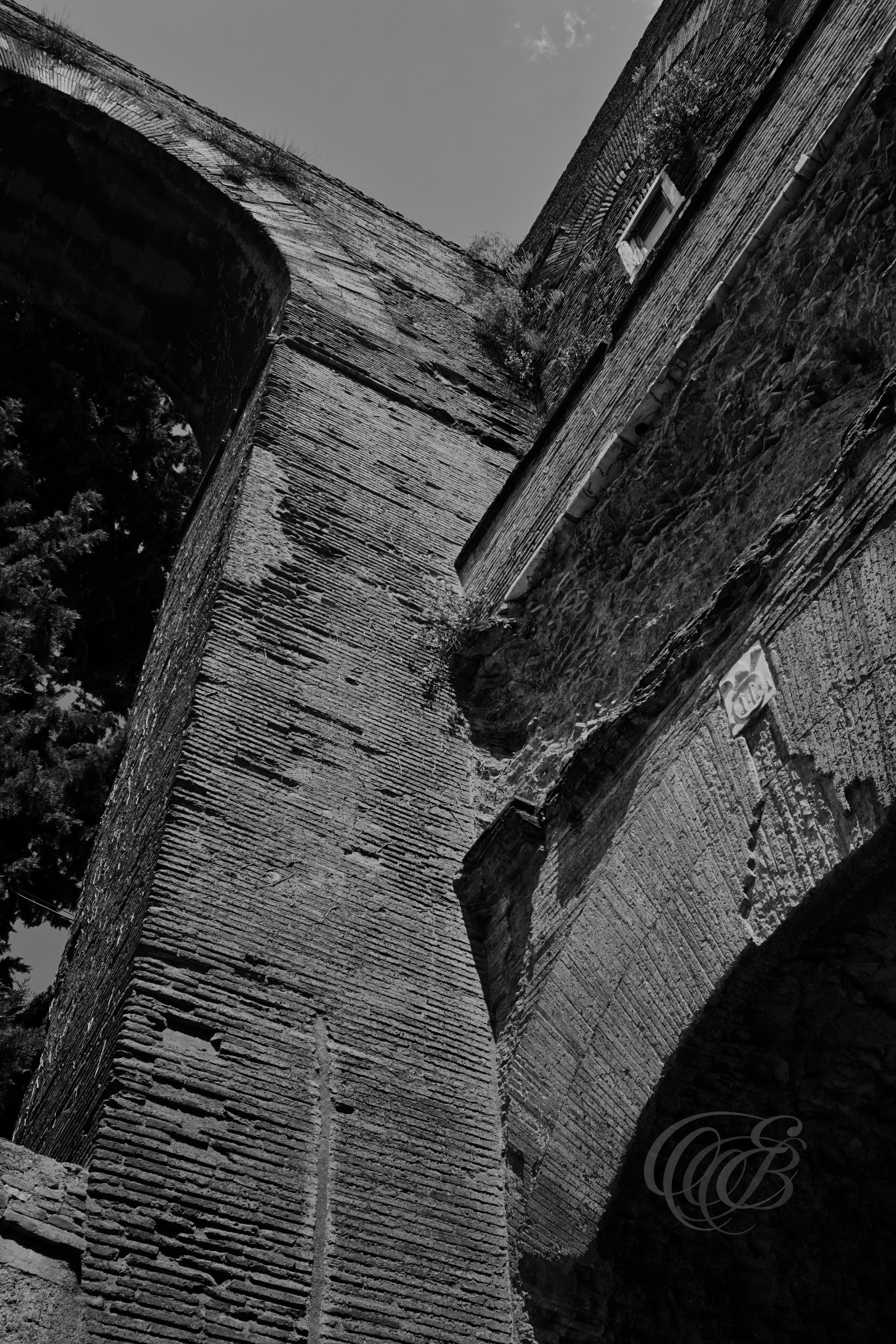 Street Photography — Rome, Italy — Aurelian Walls — B&W — Black and white interpretation of Rome’s ancient Aurelian Walls, emphasizing third-century fortifications, monumental masonry, historic textures, and nearly eighteen centuries of urban history — Eduardo Bartoli Photography.
