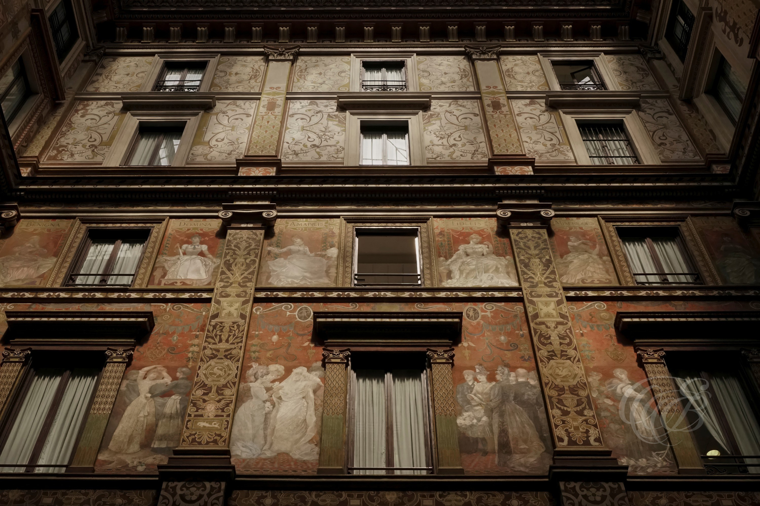 Street Photography — Rome, Italy — Galleria Sciarra — Historic Galleria Sciarra near Rome’s Trevi district, known for its late nineteenth-century architecture, richly decorated courtyard, and frescoes by Giuseppe Cellini — Eduardo Bartoli Photography.