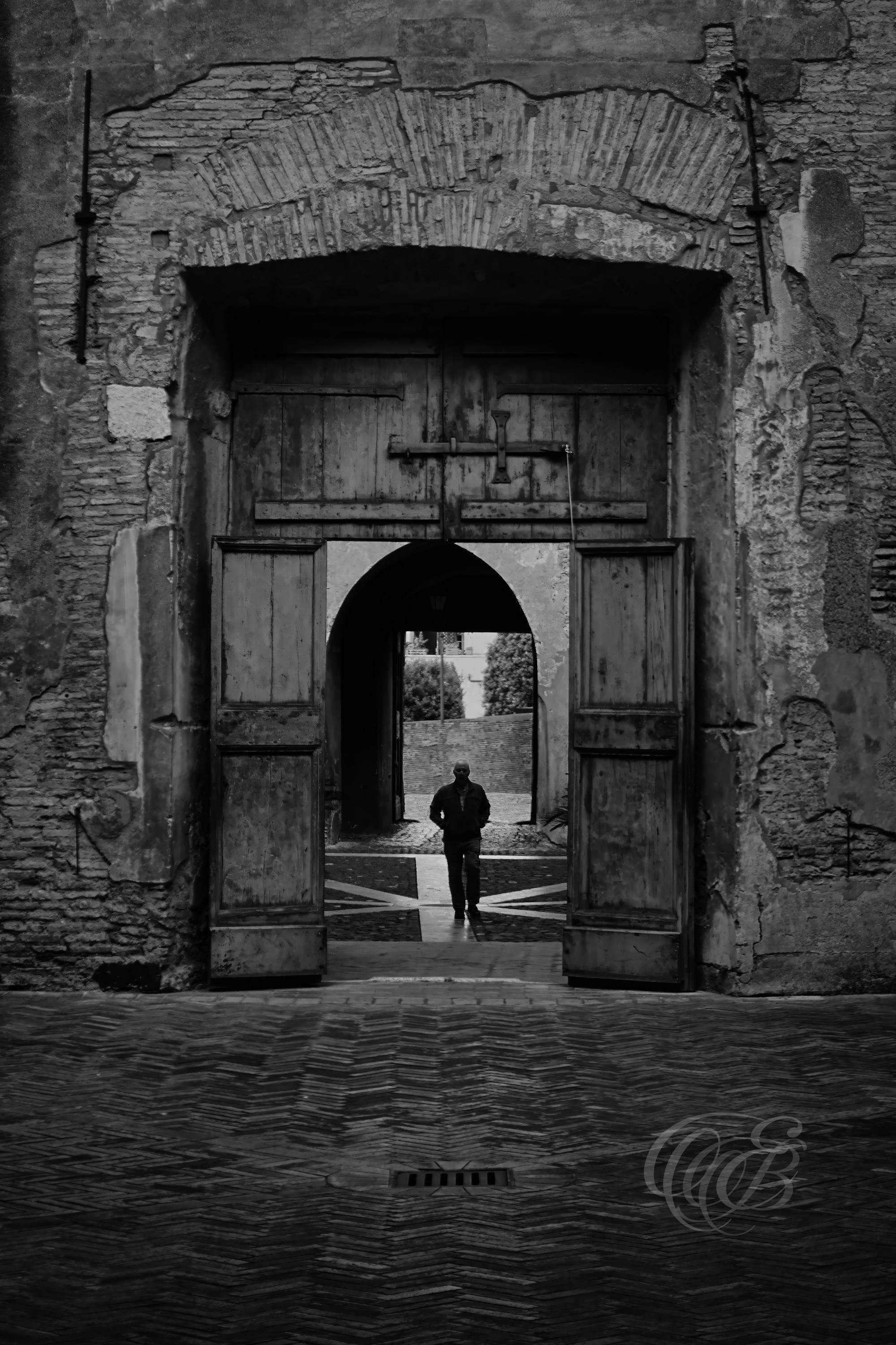 Street Photography — Rome, Italy — Monastery dei Santi Quattro Coronati — B&W — Black and white interpretation of the historic monastery on Rome’s Caelian Hill, emphasizing medieval architecture, monastic heritage, quiet courtyards, and centuries of religious history — Eduardo Bartoli Photography.