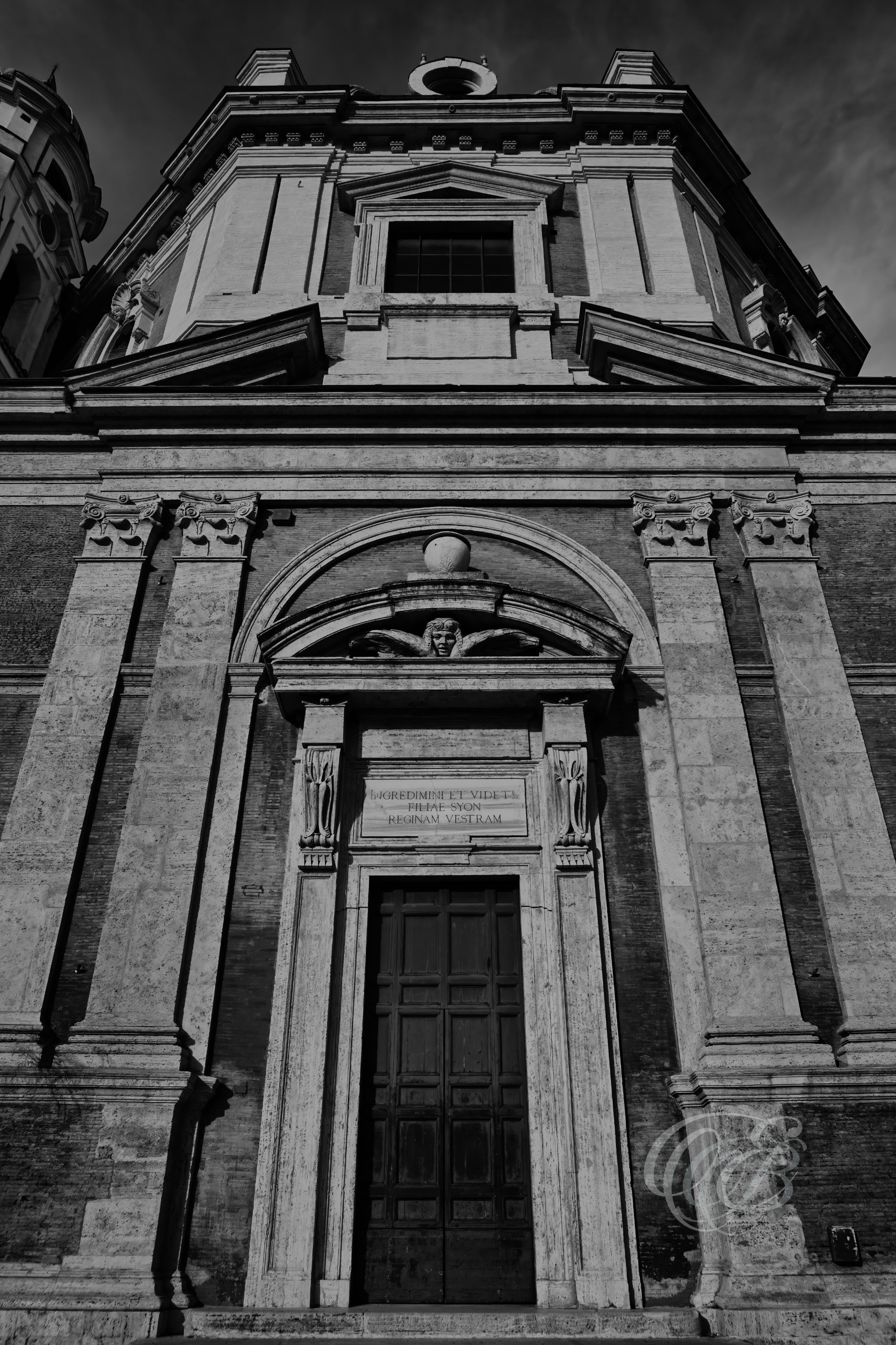 Street Photography — Rome, Italy — Santa Maria di Loreto — B&W — Black and white interpretation of Santa Maria di Loreto near Trajan’s Forum in Rome, emphasizing Renaissance architecture, historic surroundings, geometric forms, and the layered character of the ancient city — Eduardo Bartoli Photography.