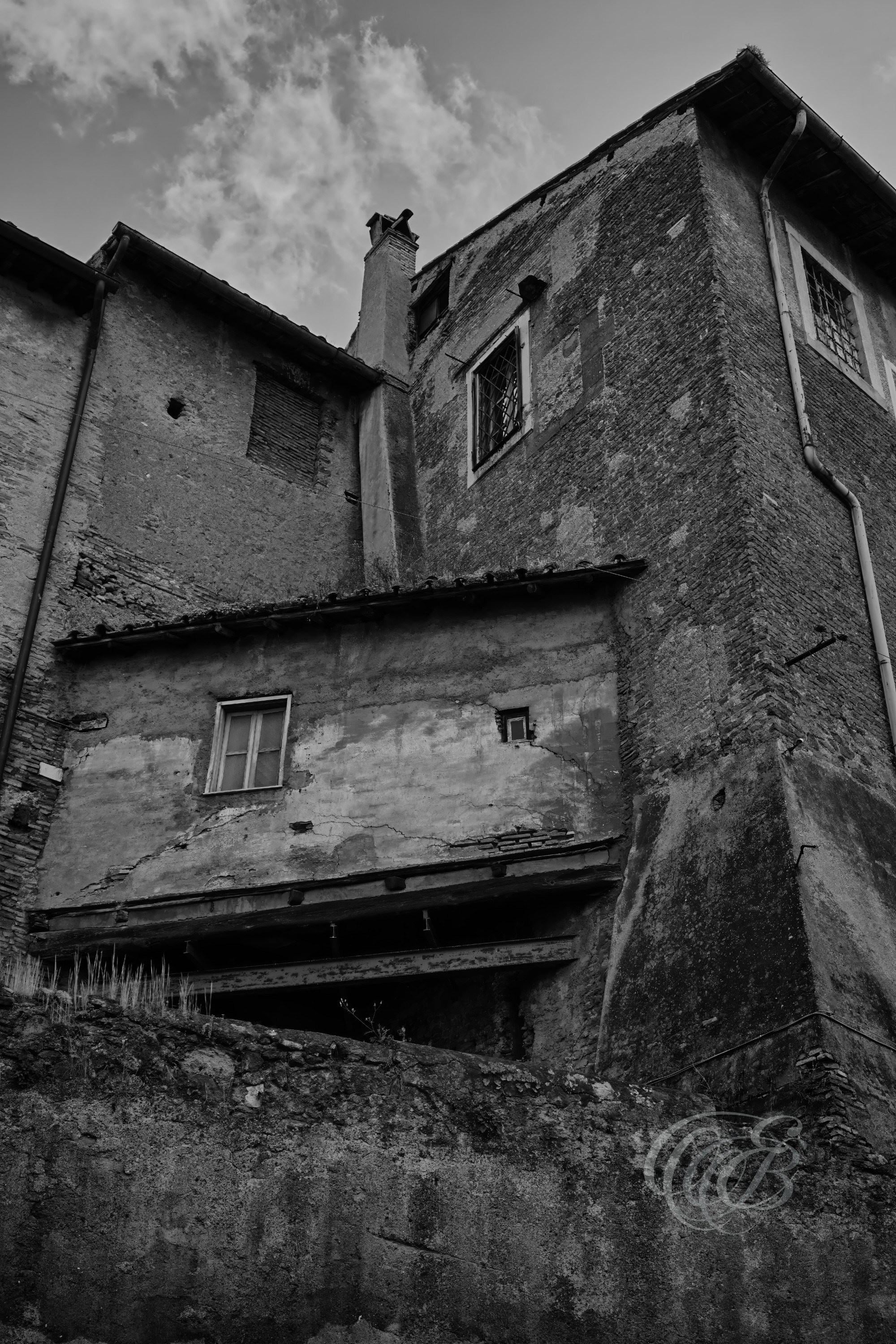 Street Photography — Rome, Italy — Basilica dei Santi Quattro Coronati — B&W — Black and white interpretation of the historic basilica on Rome’s Caelian Hill, emphasizing medieval architecture, early Christian heritage, ancient masonry, and centuries of religious history — Eduardo Bartoli Photography.