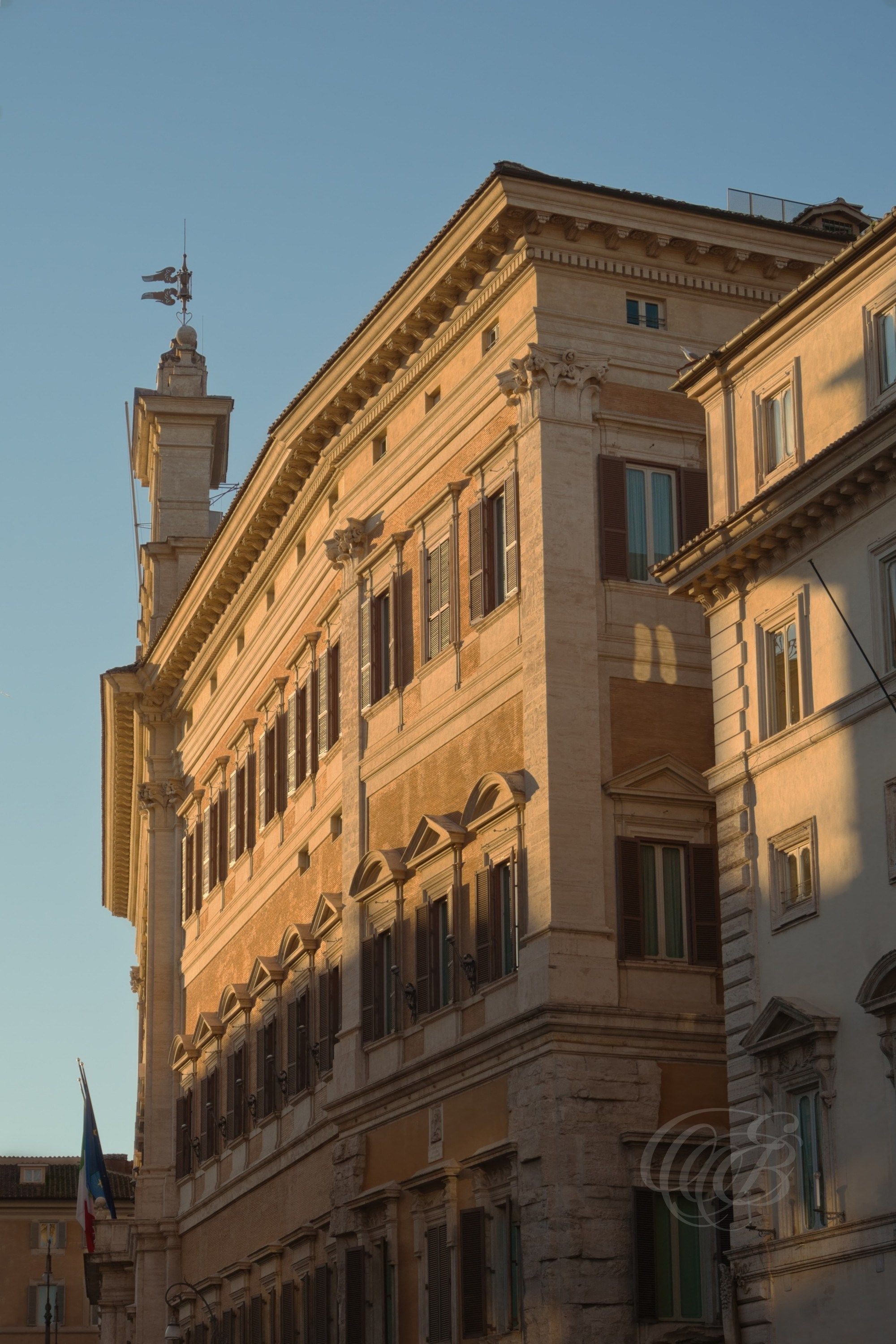 Street Photography — Rome, Italy — Palazzo Montecitorio — Street view of the historic Palazzo Montecitorio in central Rome, the seventeenth-century palace that houses Italy’s Chamber of Deputies and reflects the city’s enduring architectural and political history — Eduardo Bartoli Photography.