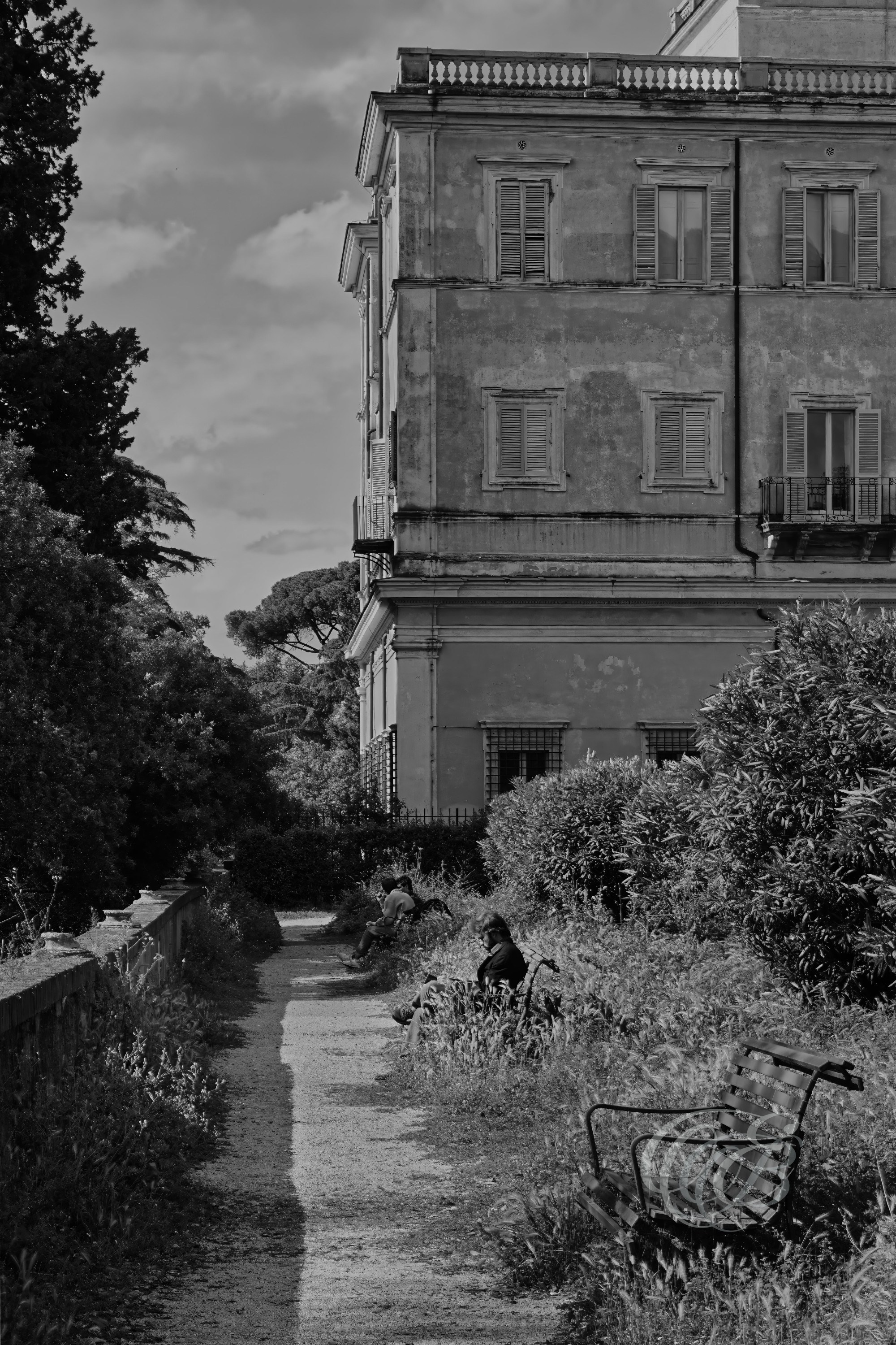 Street Photography — Rome, Italy — Villa Celimontana — B&W — Black and white interpretation of historic Villa Celimontana on Rome’s Caelian Hill, highlighting its Renaissance heritage, landscaped gardens, ancient surroundings, and timeless atmosphere — Eduardo Bartoli Photography.