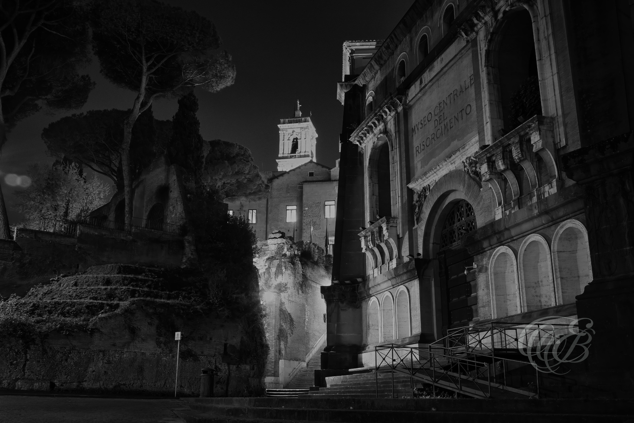 Street Photography — Rome, Italy — Central Museum of the Risorgimento — B&W — Black and white interpretation of the Central Museum of the Risorgimento in Rome, reflecting Italian unification, nineteenth-century history, national heritage, and the monumental architecture of the Vittoriano complex — Eduardo Bartoli Photography.