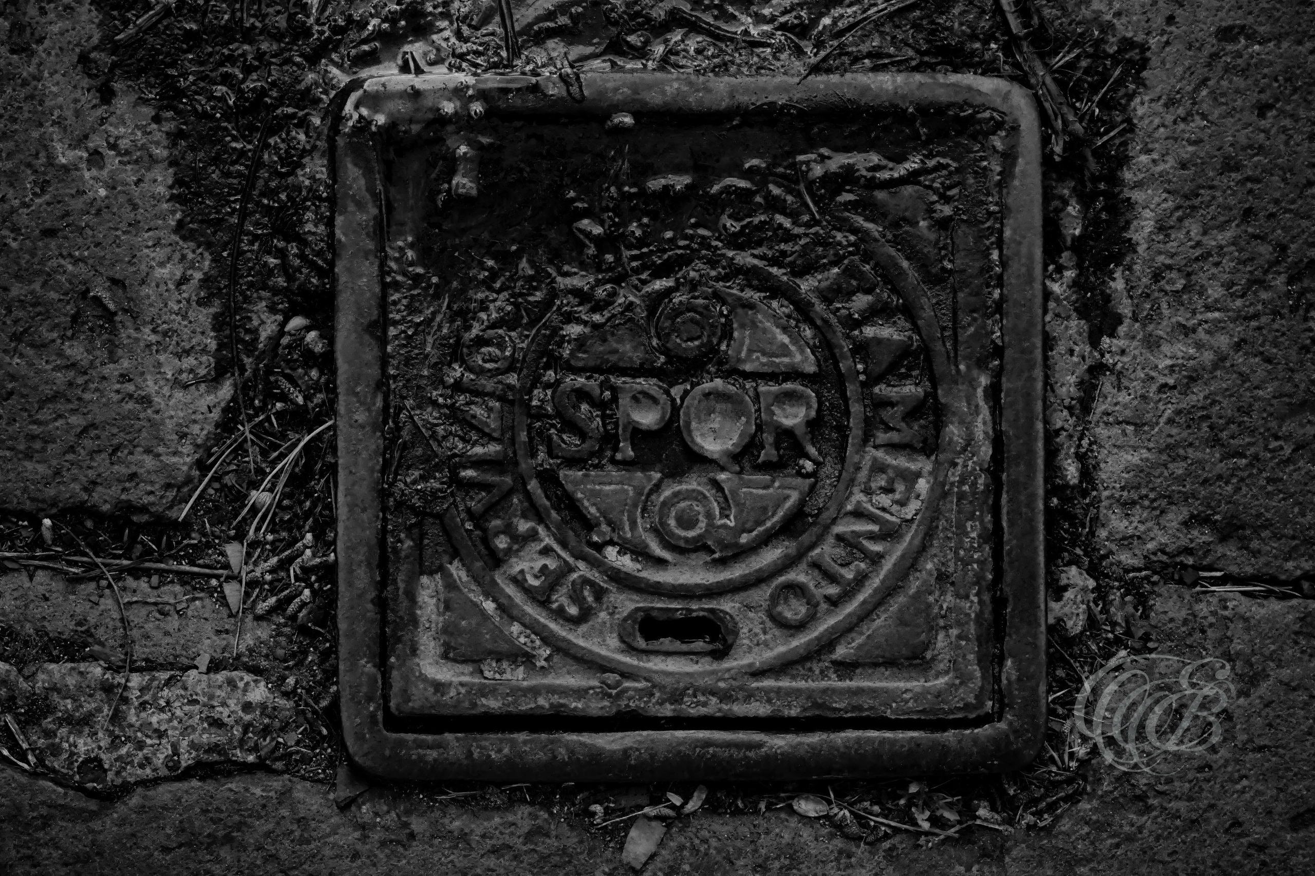 Street Photography — Rome, Italy — S.P.Q.R. — B&W — Black and white study of the historic S.P.Q.R. inscription in Rome, reflecting an ancient civic symbol that remains embedded throughout the infrastructure and everyday streets of the modern city — Eduardo Bartoli Photography.