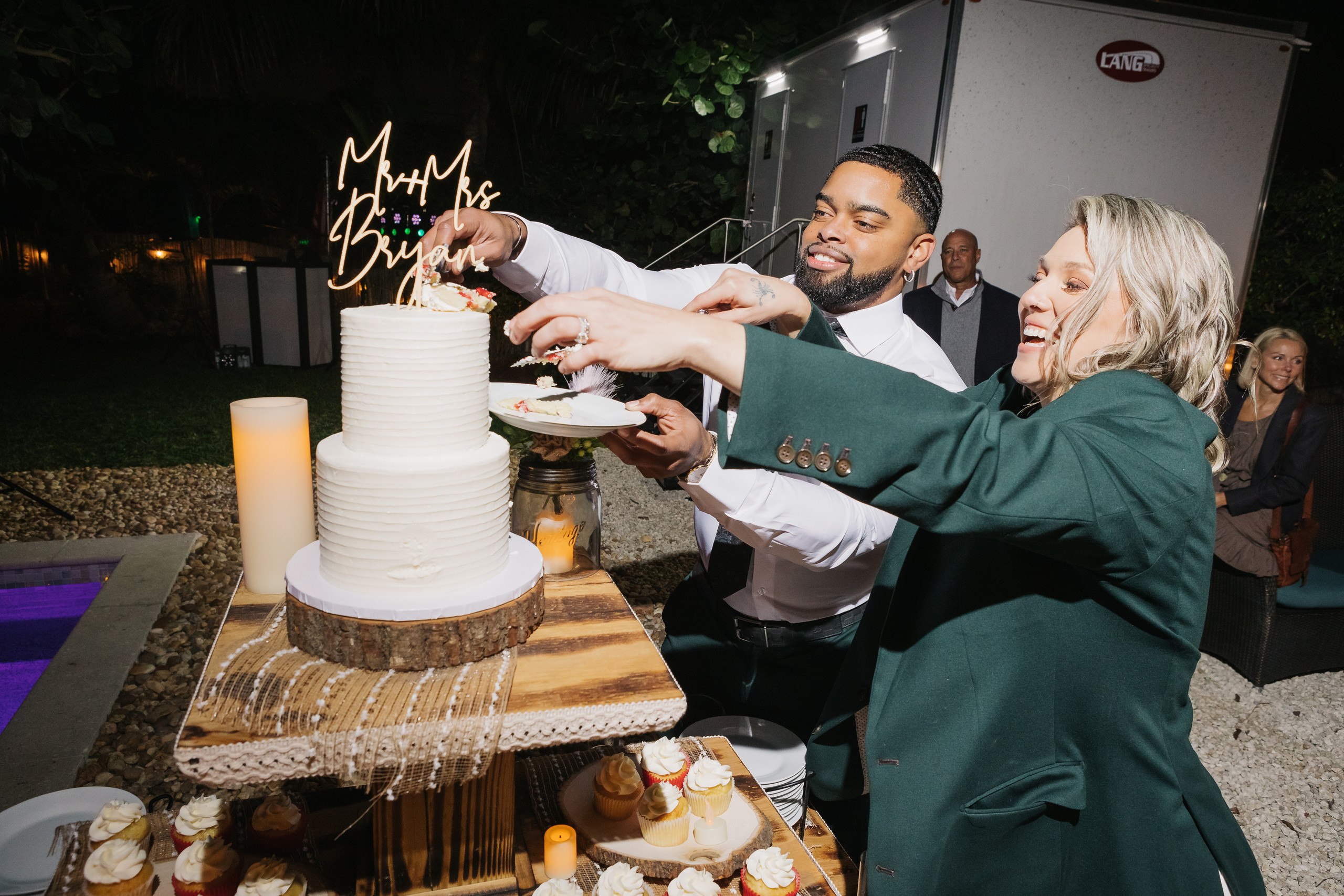 Wedding on the Golf court. My name is Kate and I am family and wedding photographer