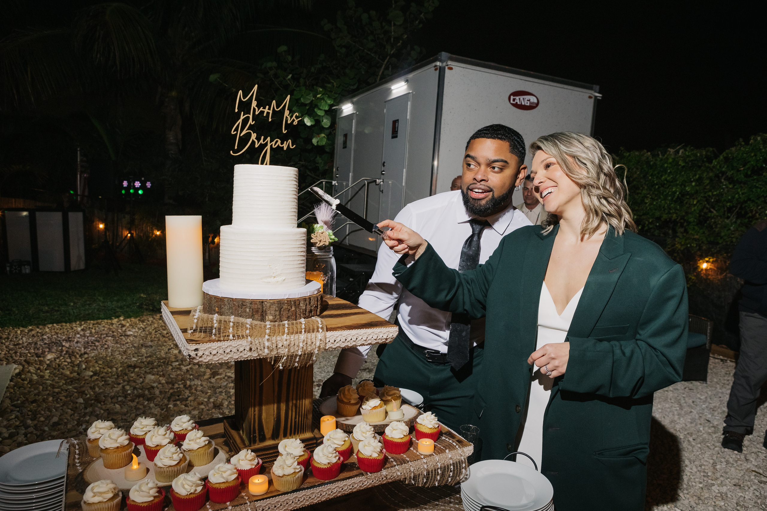 Wedding on the Golf court. My name is Kate and I am family and wedding photographer