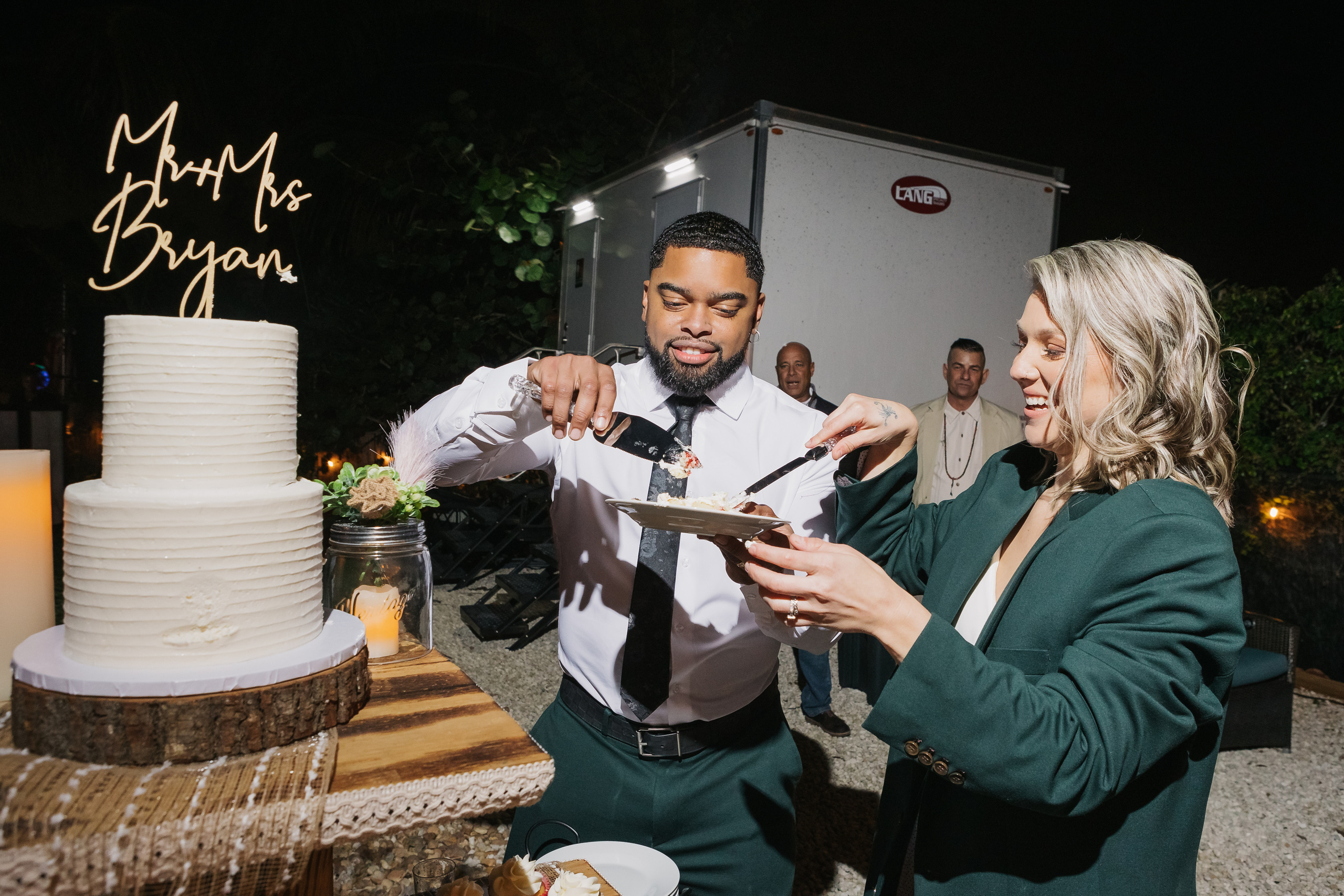 Wedding on the Golf court. My name is Kate and I am family and wedding photographer