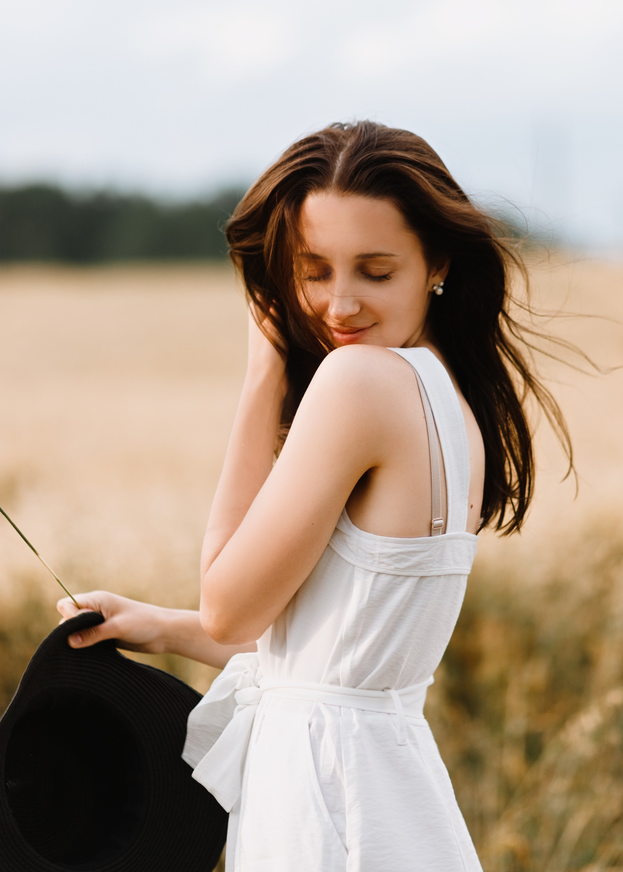 Katya | tenderness in the field. Kaja | fotograf psów we Wrocławiu