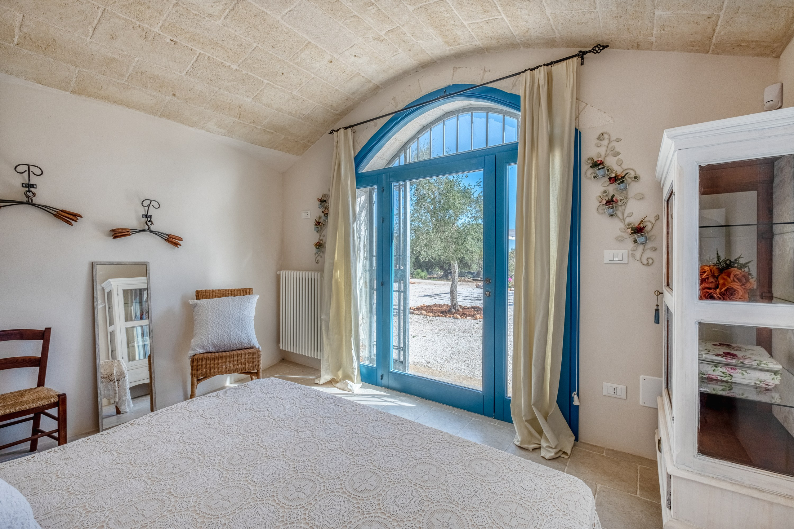 Amazing view of a B&B in the Cisternino countryside (Valle D'Itria, Martina Franca, Apulia, Alberobello, Cisternino, Ostuni, Apulia)
