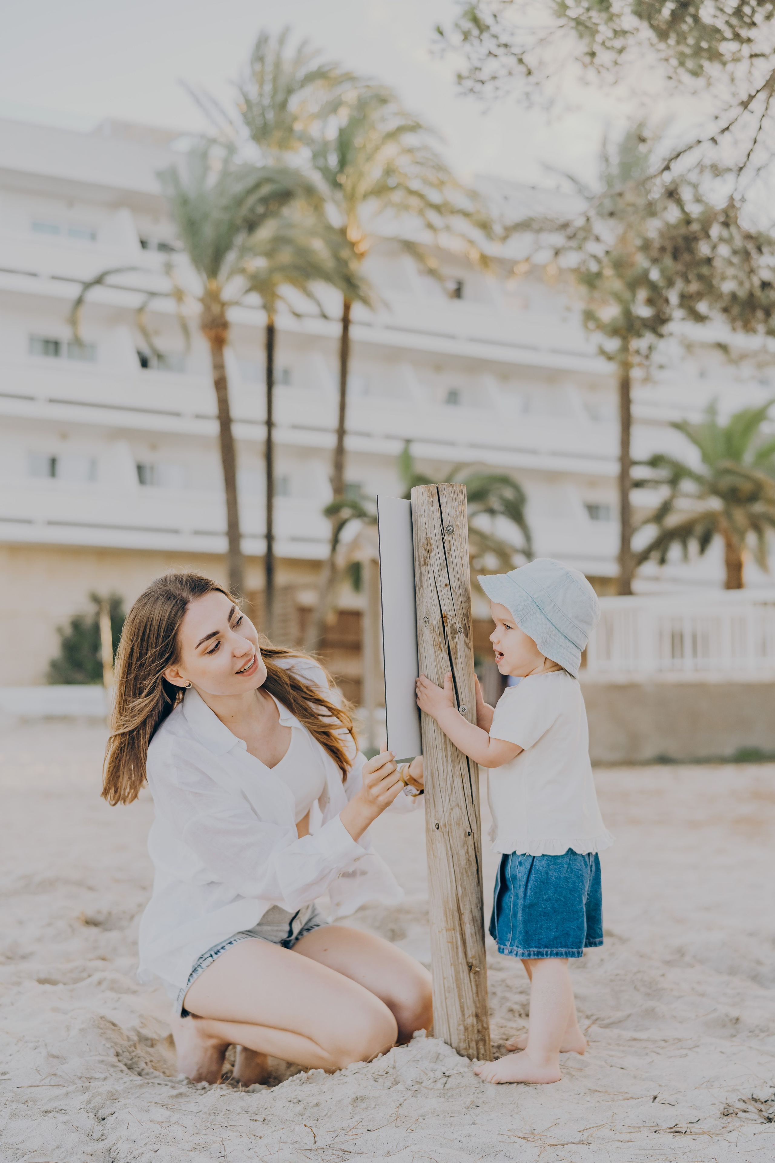 Sophisticated Tanya with her daughter and husband. Фотограф у Пальма де Майорка