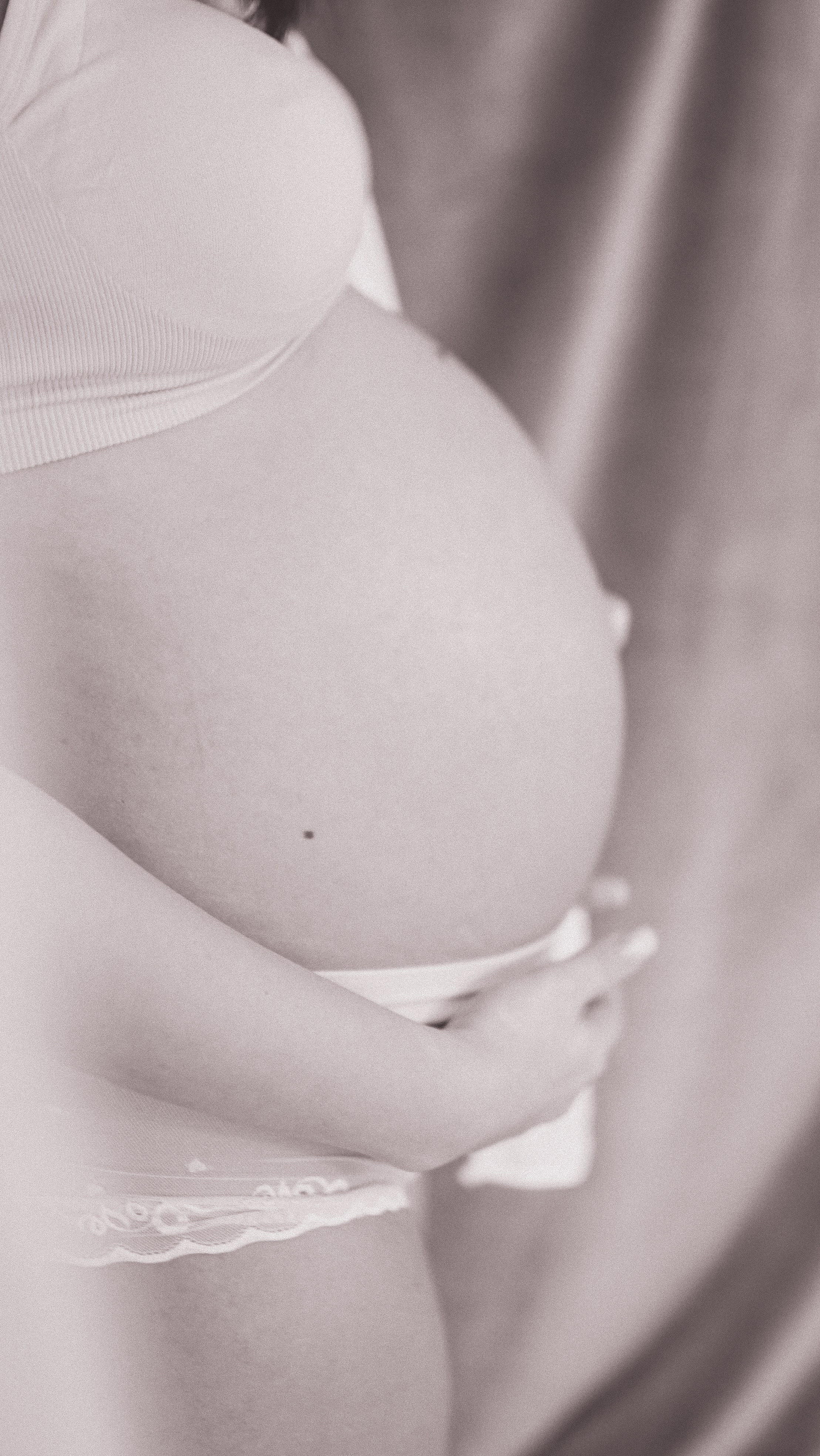 Mother Earth: Proiect de Fotografie Maternitate | Mădălina Beda. Madalina Beda- Artist vizual, fotograf, doula la nastere, consultant babywearing Brasov si in toata tara