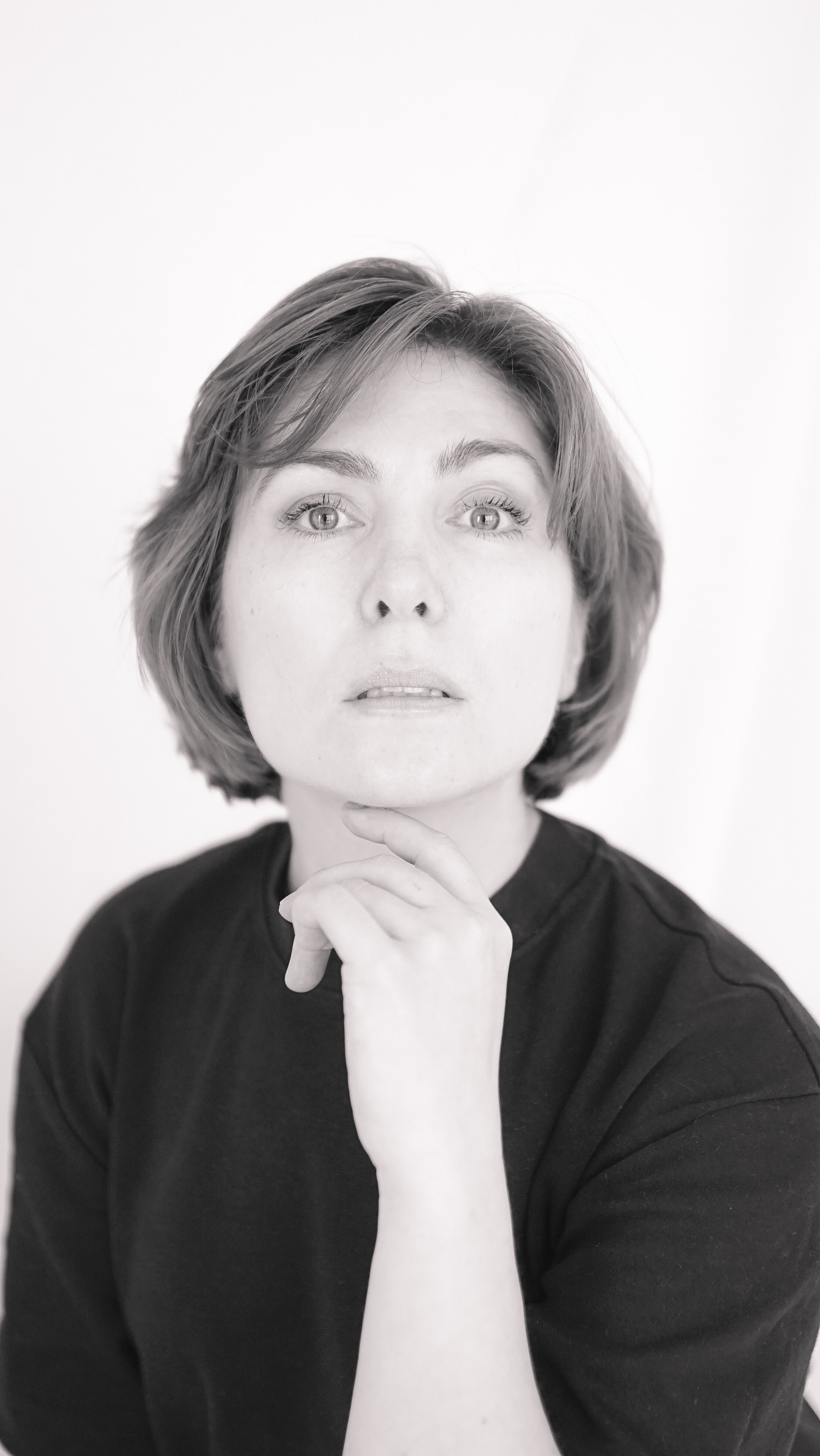 Fotografie de Portret Brașov | Artist Mădălina Beda. Madalina Beda- Artist vizual, fotograf, doula la nastere, consultant babywearing Brasov si in toata tara