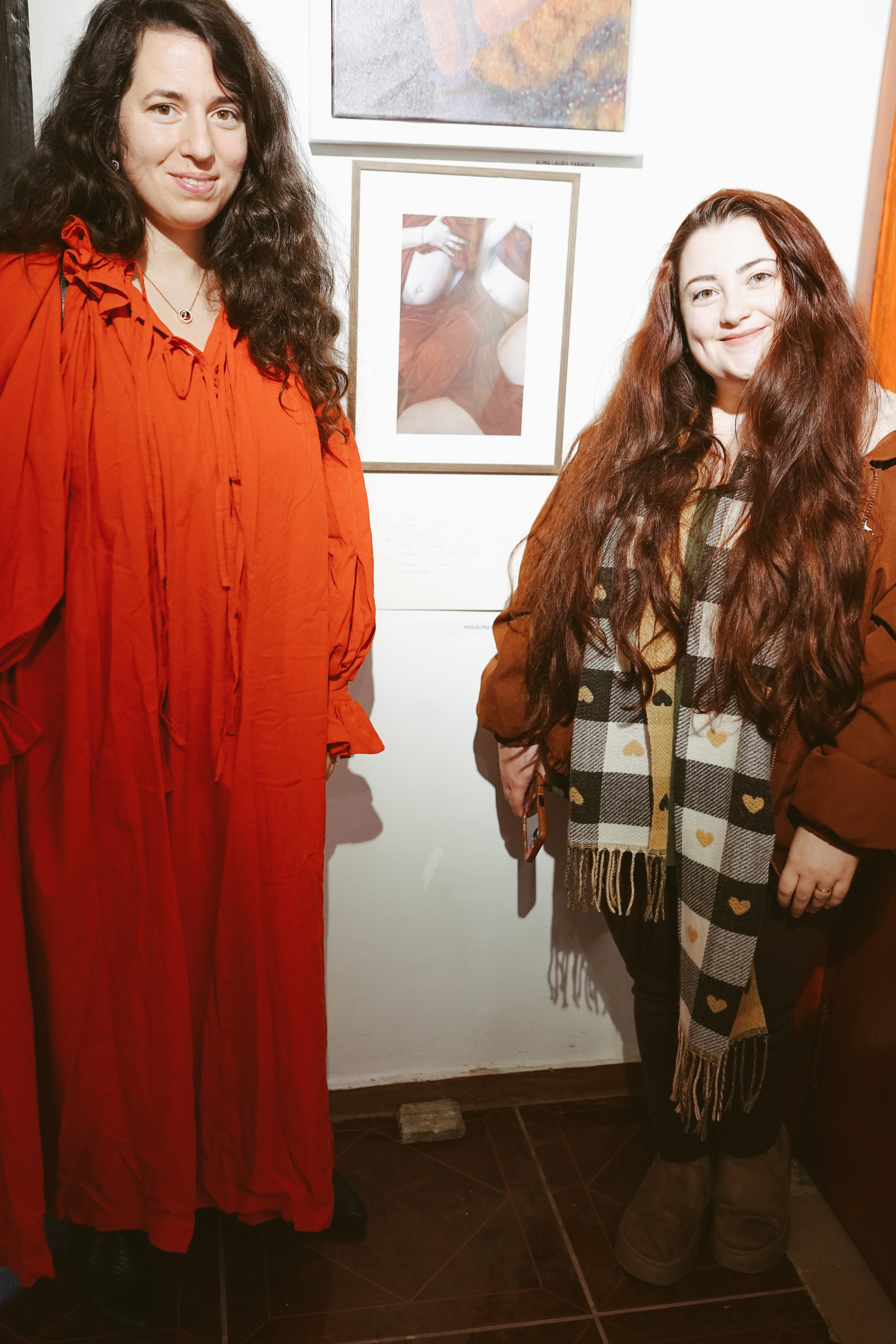 Expoziție Foto Maternitate Brașov | Mădălina Beda. Madalina Beda- Artist vizual, fotograf, doula la nastere, consultant babywearing Brasov si in toata tara