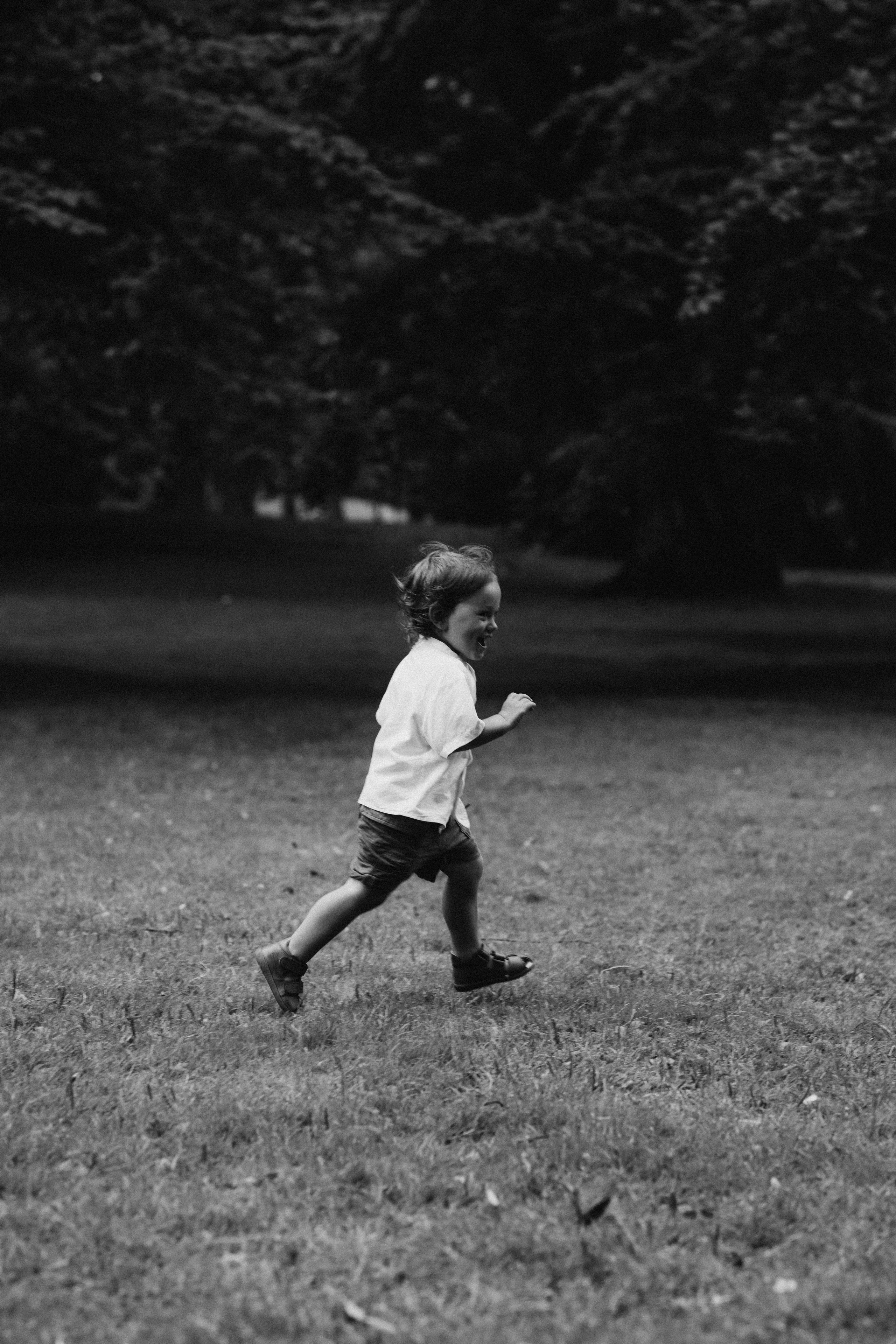 Kaivopuisto. Wedding and potrait photographer in Helsinki Vickan O