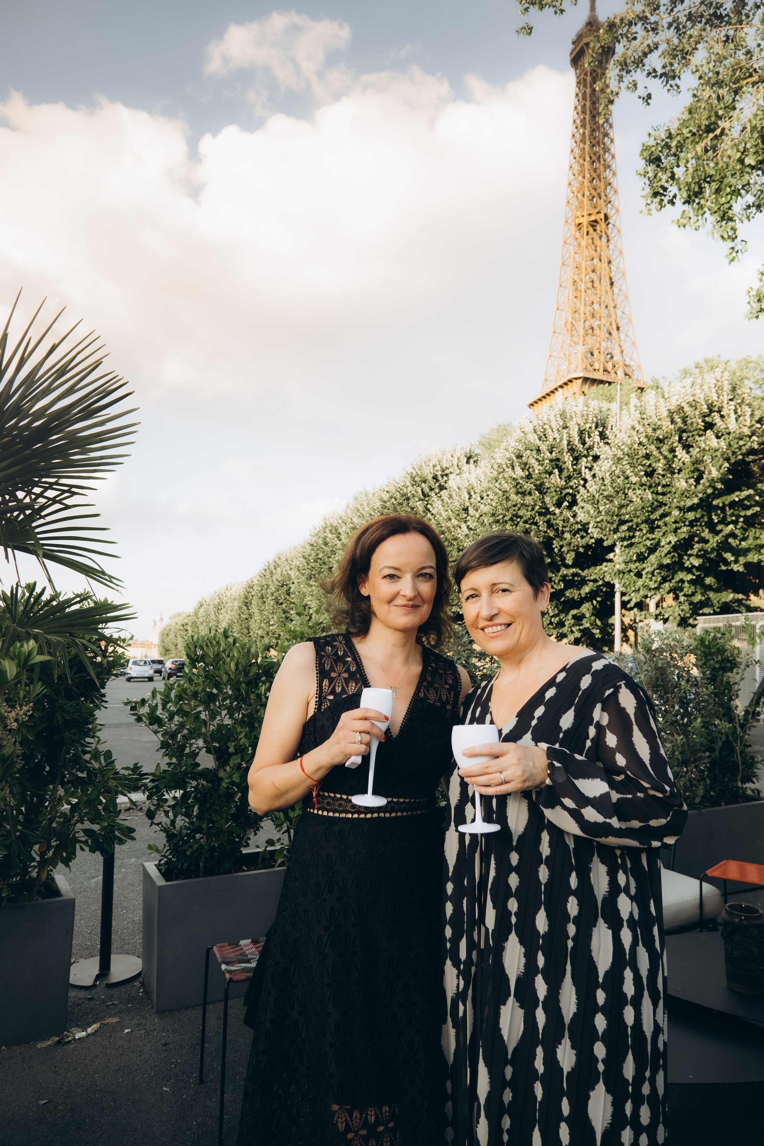 Marie’s Birthday with an Eiffel Tower view. Photographer in Paris Marina Chaput