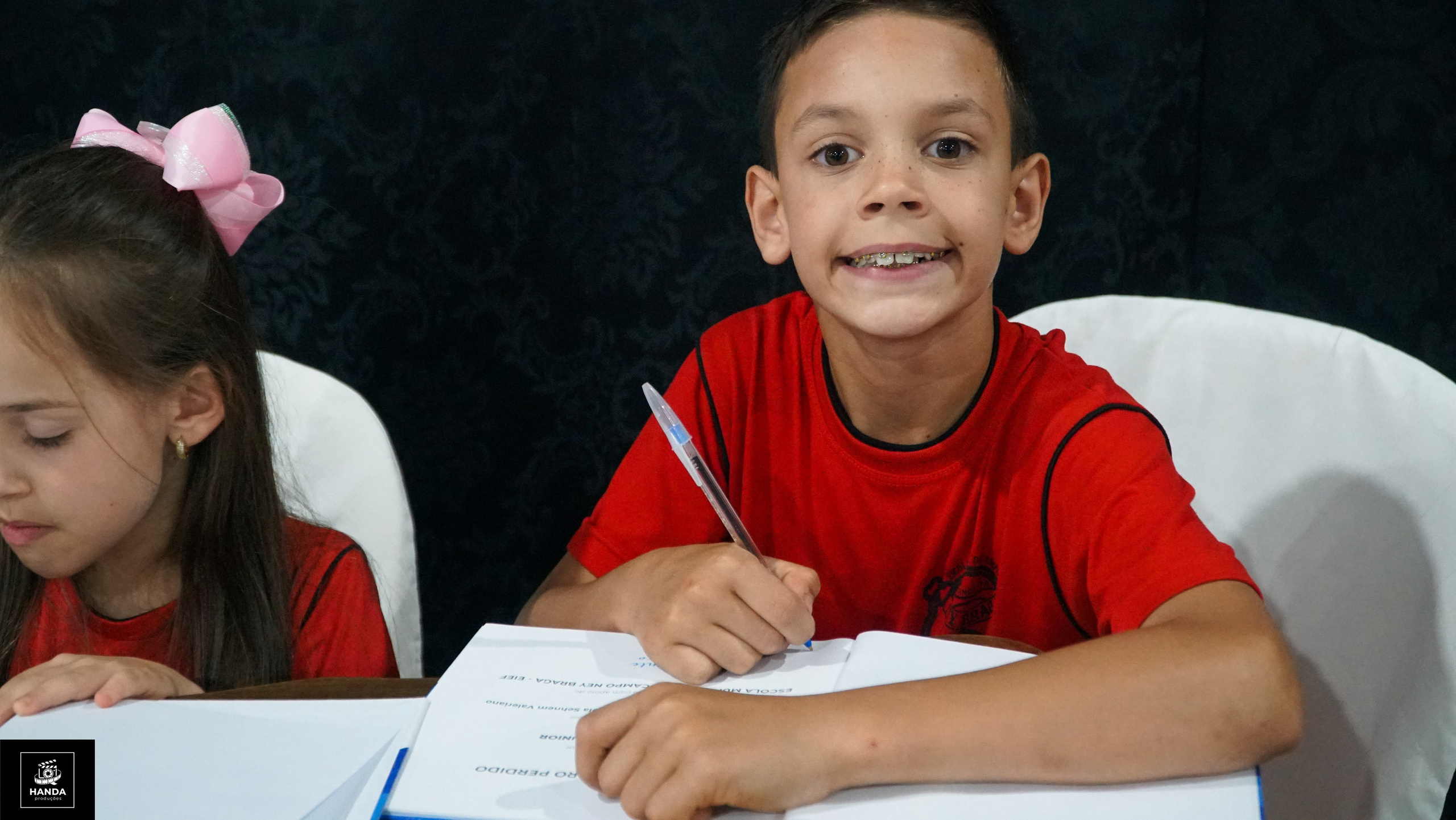 Noite autógrafos colégio Aurélio Buarque de Holanda. Handa Produções