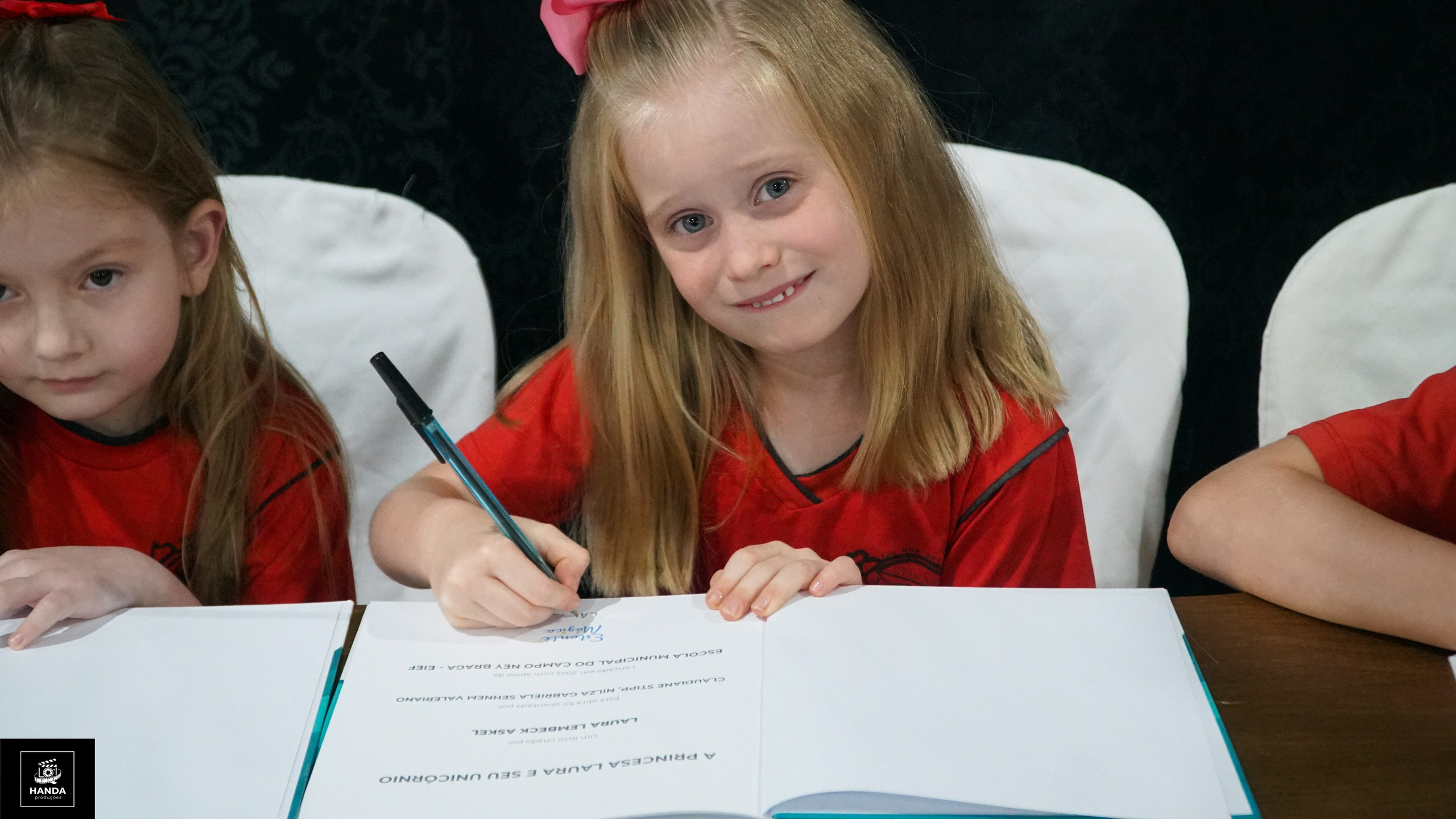 Noite autógrafos colégio Aurélio Buarque de Holanda. Handa Produções