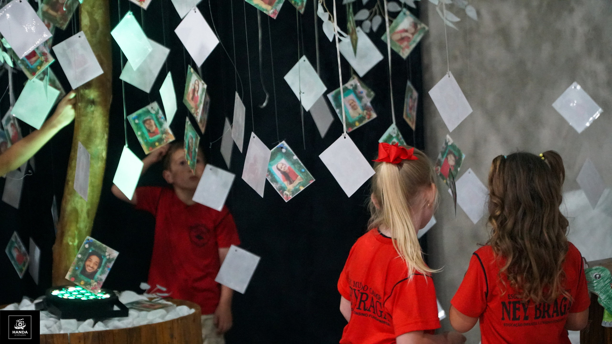 Noite autógrafos colégio Aurélio Buarque de Holanda. Handa Produções