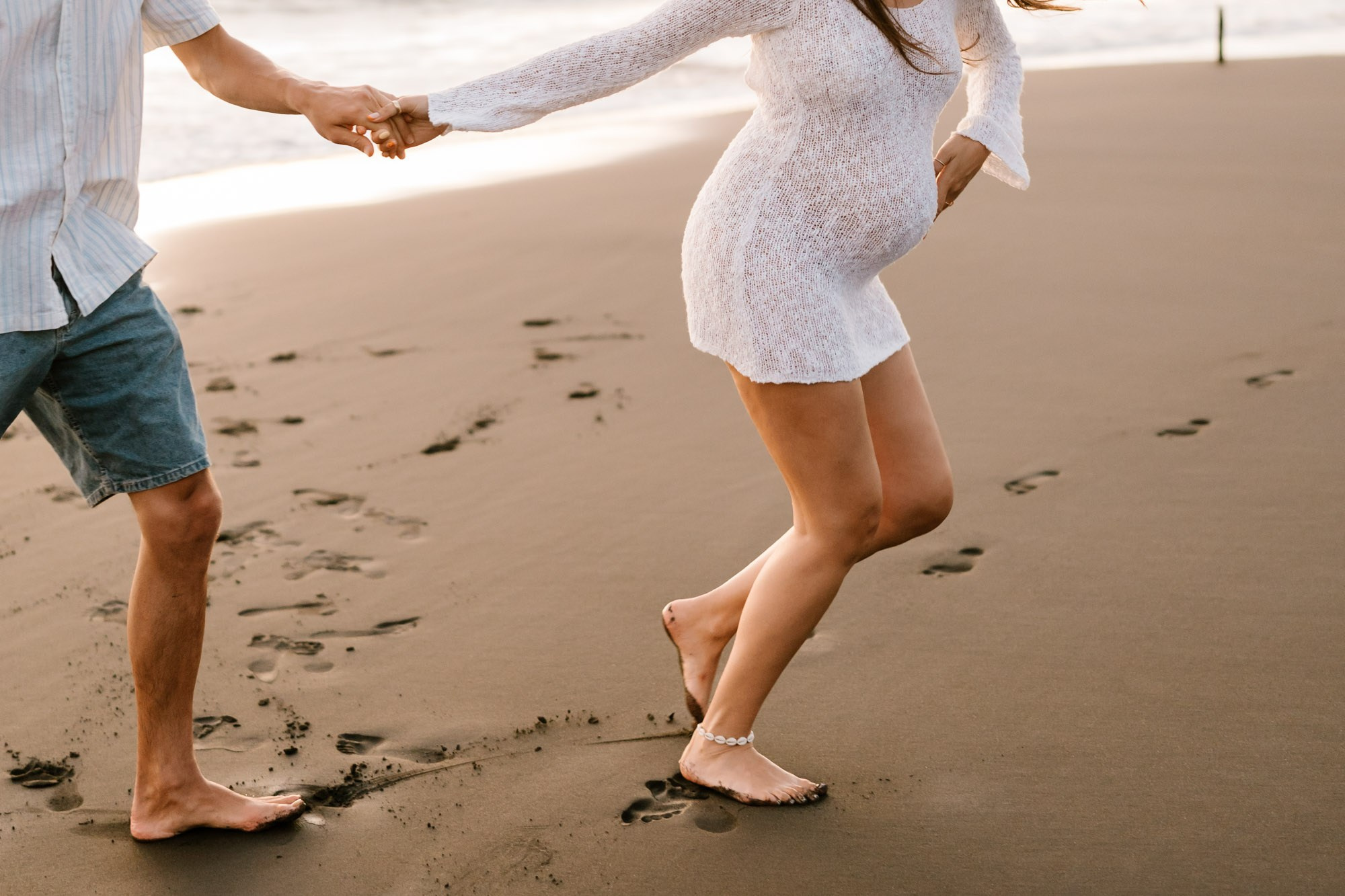 LARISSA & SJUUL MATERNITY. Female Photographer in Bali