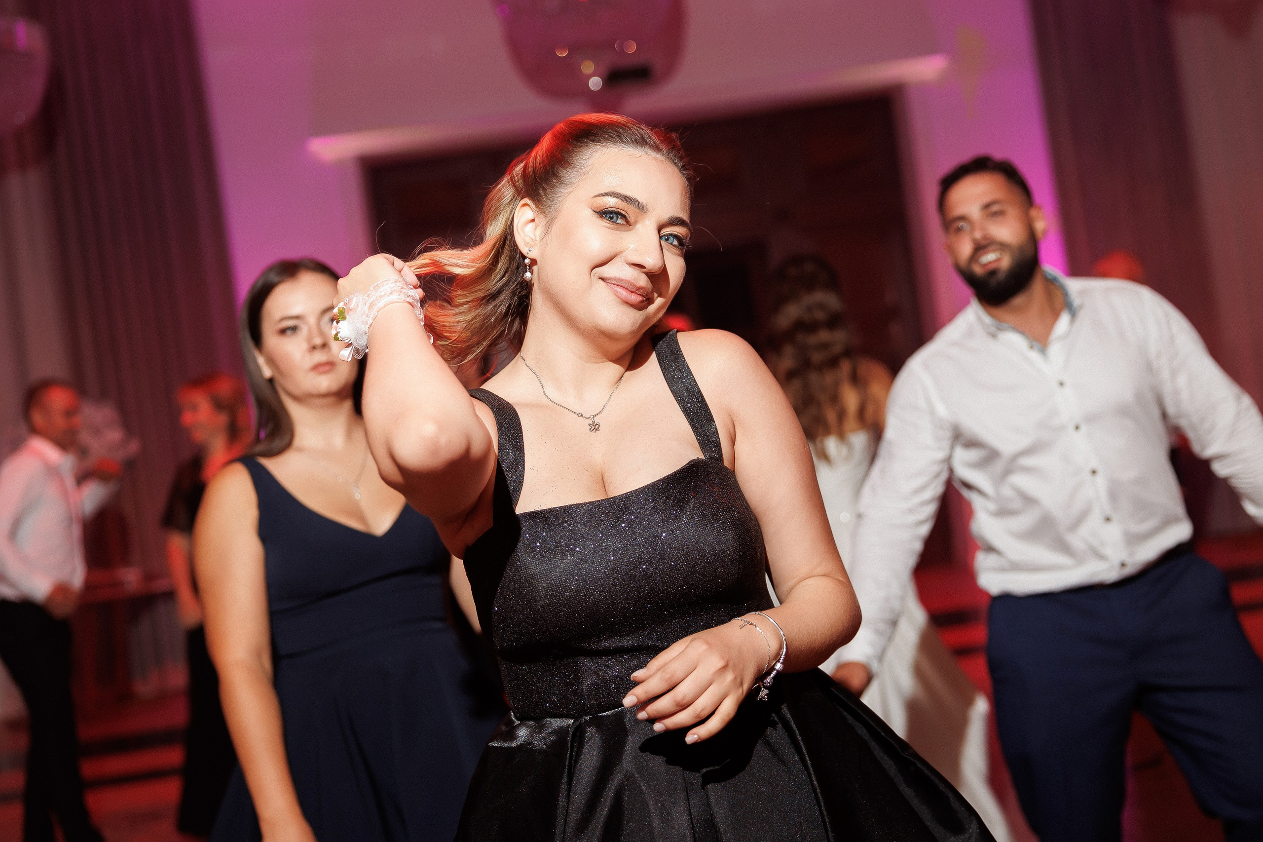 Eugen & Livia — Grand Elysee — Wedding Day. Servicii Foto și Video 067188353