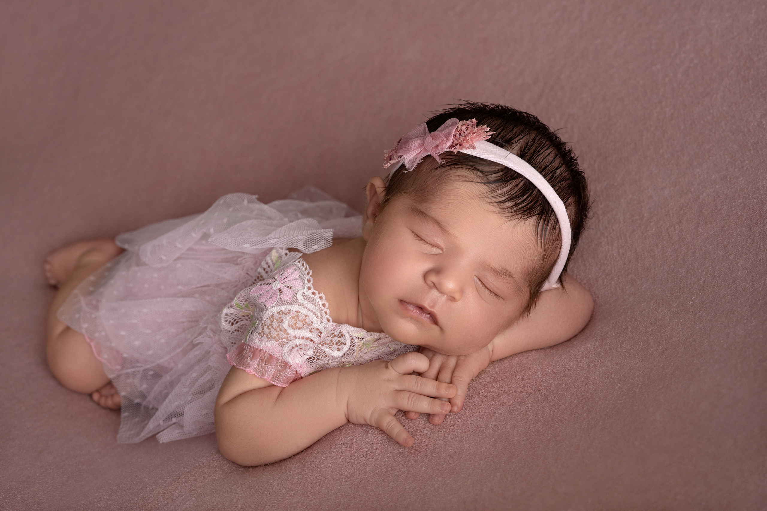 NEWBORN PORTFOLIO. Newborn Photographer and life casting in Dubai Dariya Saeed