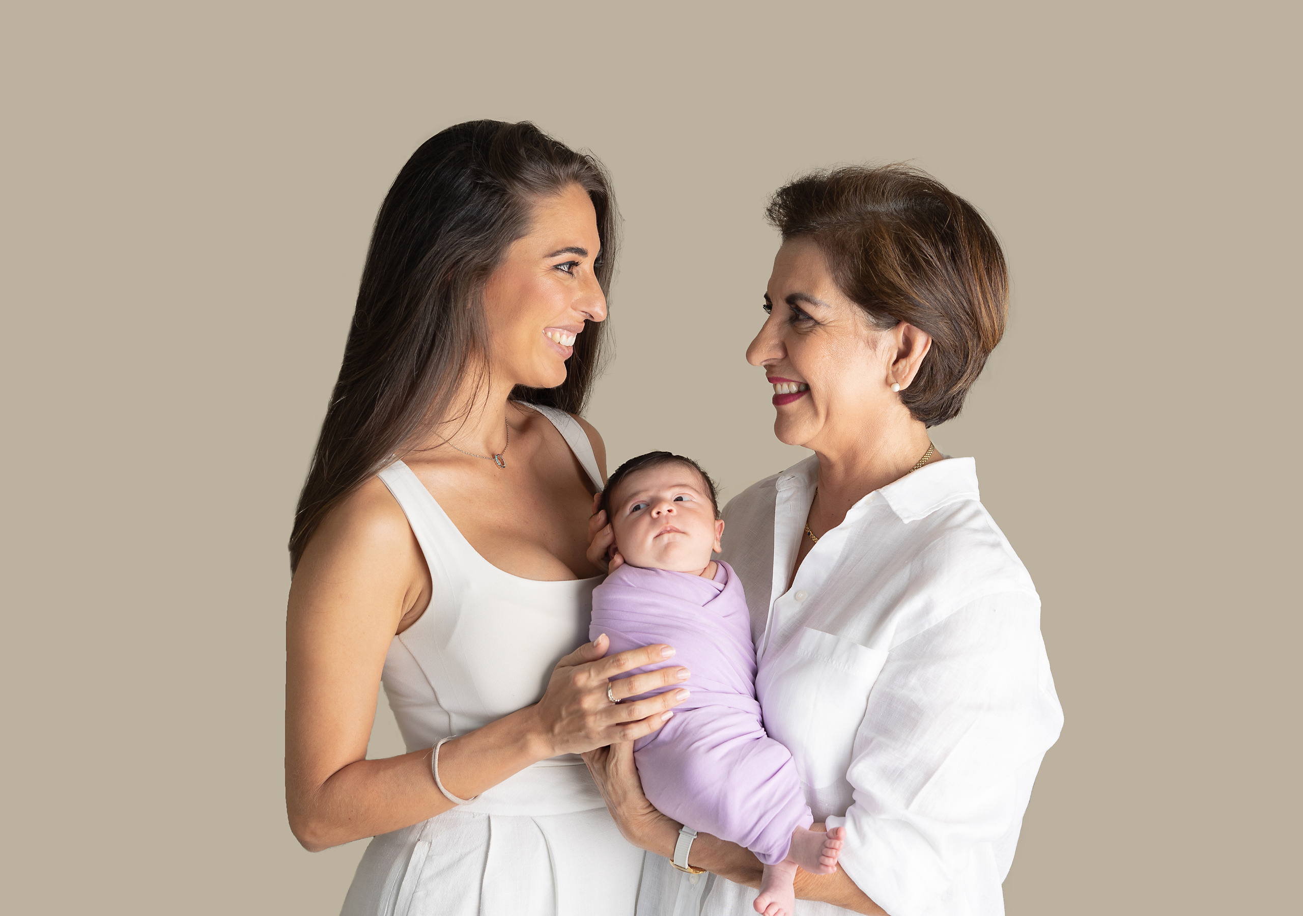 NEWBORN PORTFOLIO. Newborn Photographer and life casting in Dubai Dariya Saeed