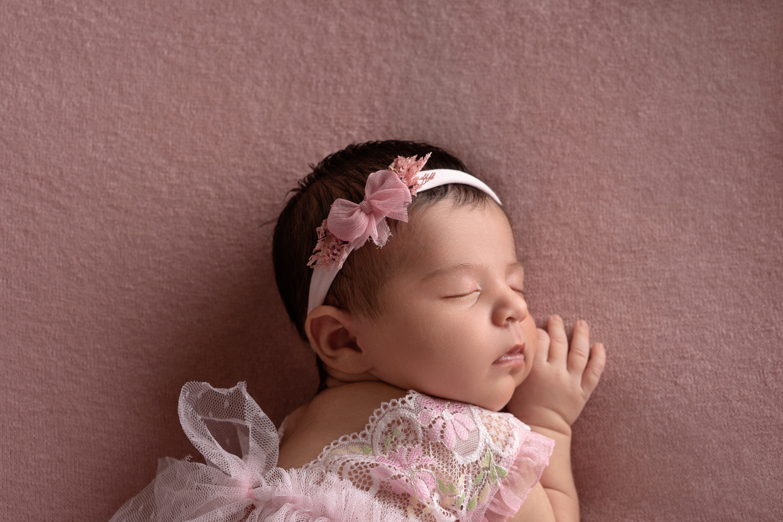 NEWBORN PORTFOLIO. Newborn Photographer and life casting in Dubai Dariya Saeed