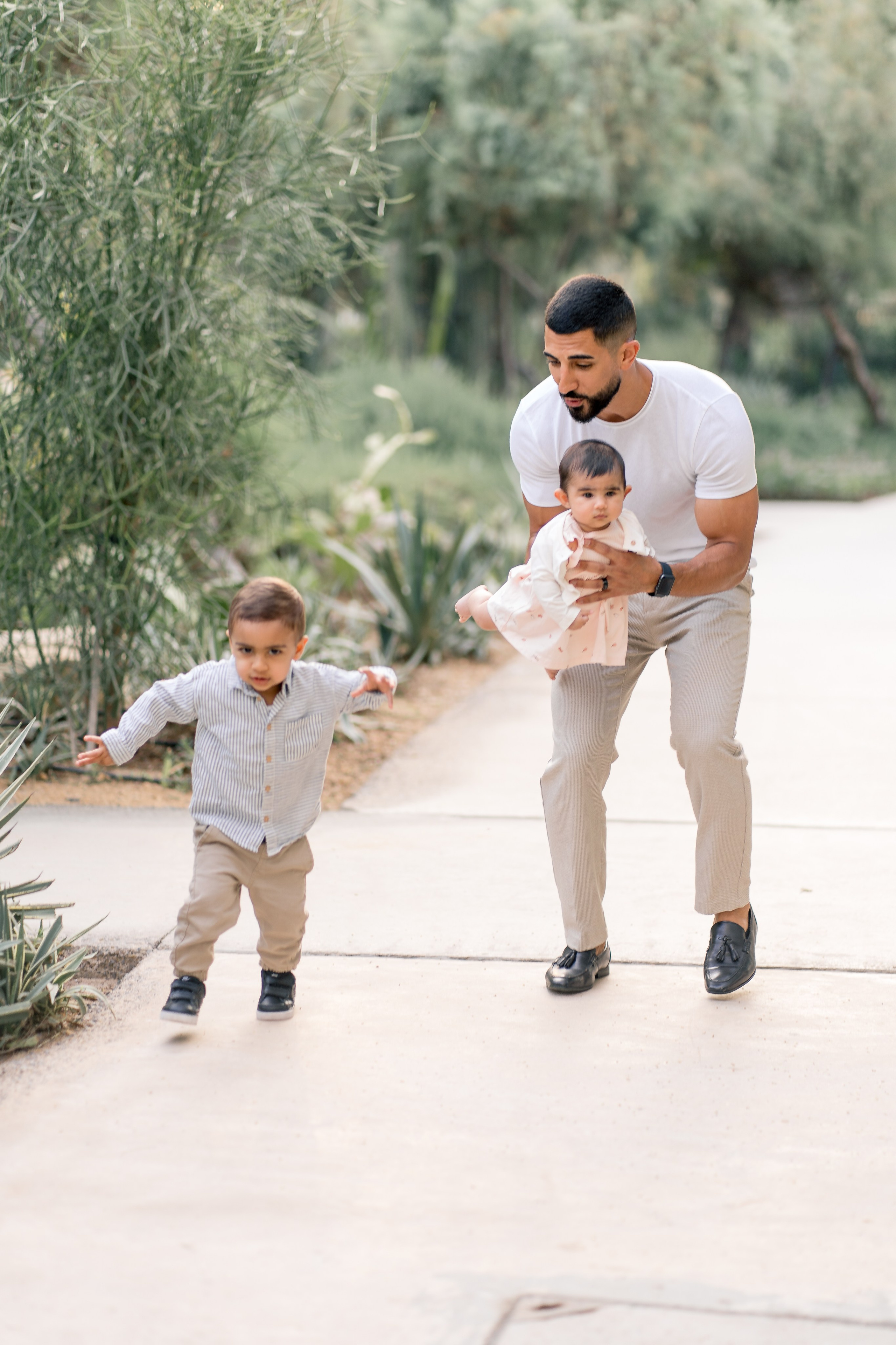 Фотосессия в Umm Al Emarat Park — природная гармония в центре Абу-Даби. Фотограф в Абу Даби Марина