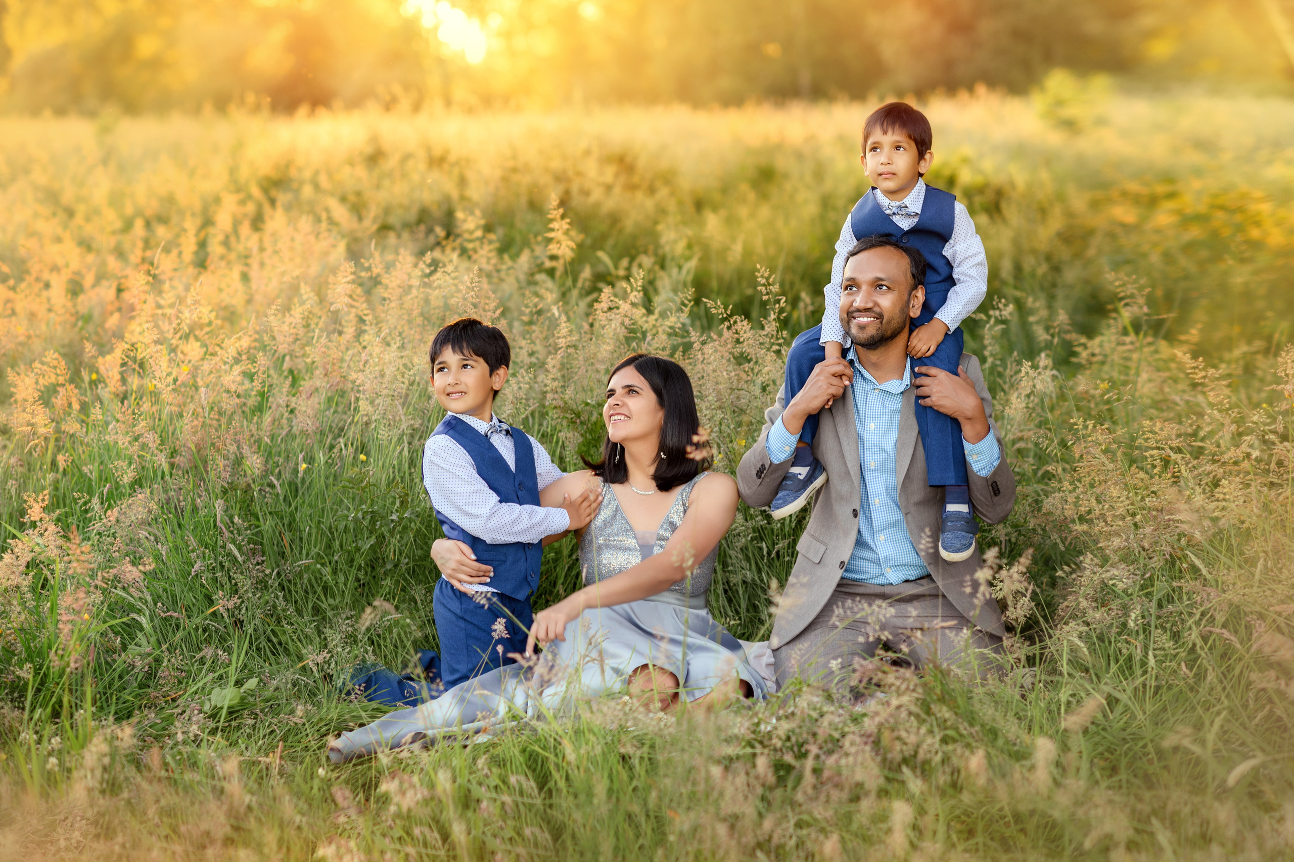 Jisha and her family. Wedding & family photography in Seattle area. Helen Michelle photographer