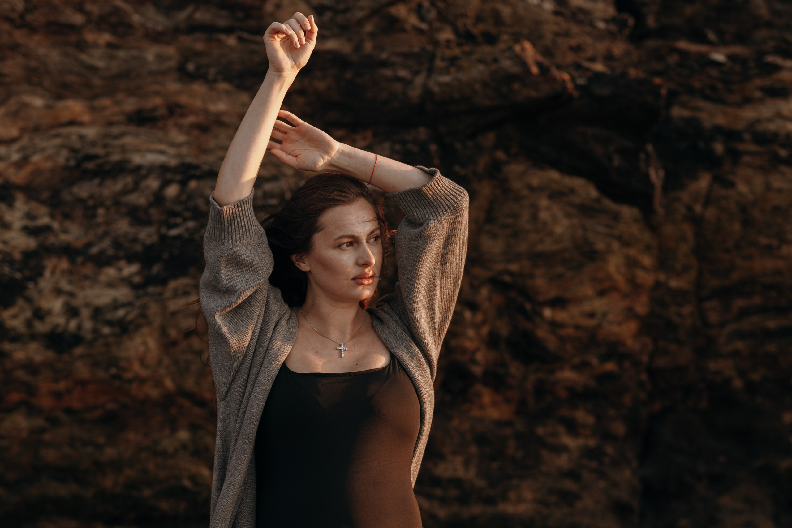 Sunset maternity photoshoot. Annah Louwagie — Lifestyle photographer for couples, families & brands | France & worldwide