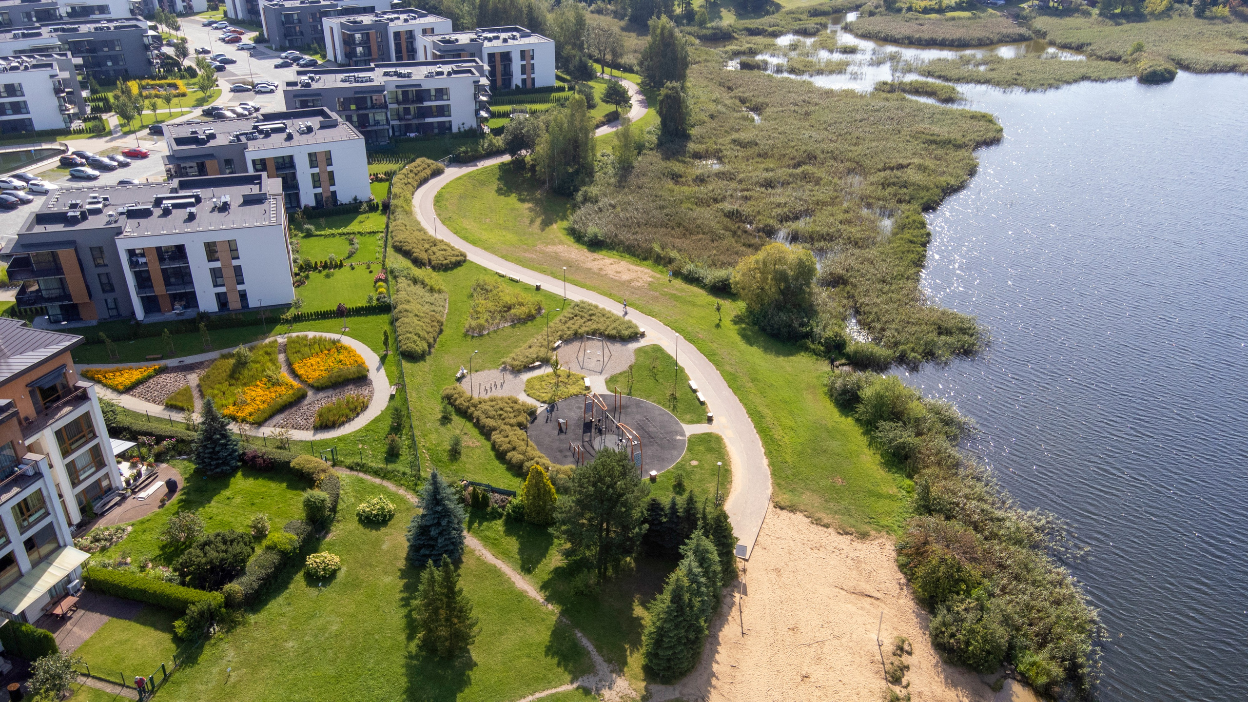 Gilužio g. 49, 2k. butas prie ežero. Elina Sapiega fotografė Vilniuje