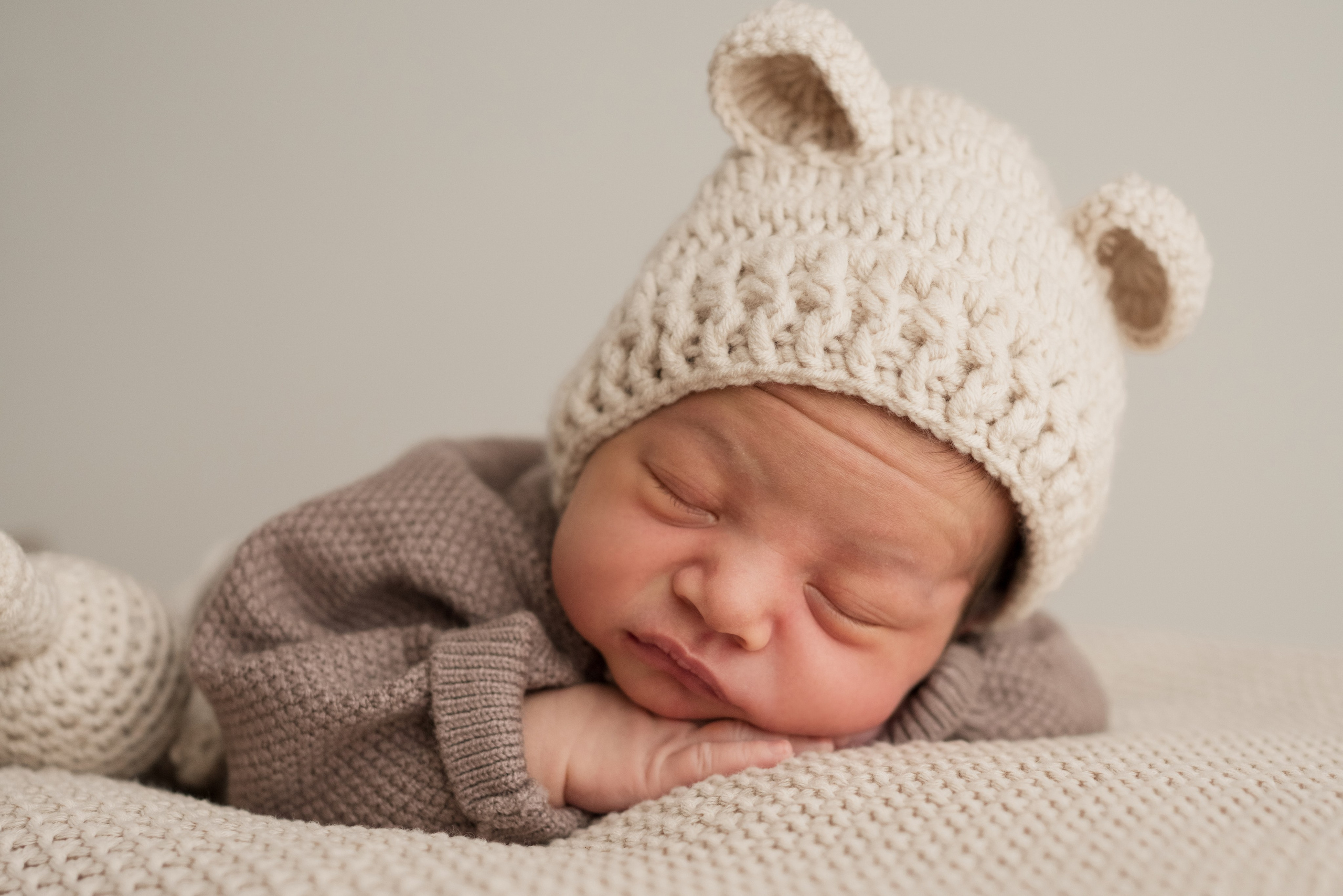 Sweet first days. Angela Iakovleva — Family Photographer in Dubai