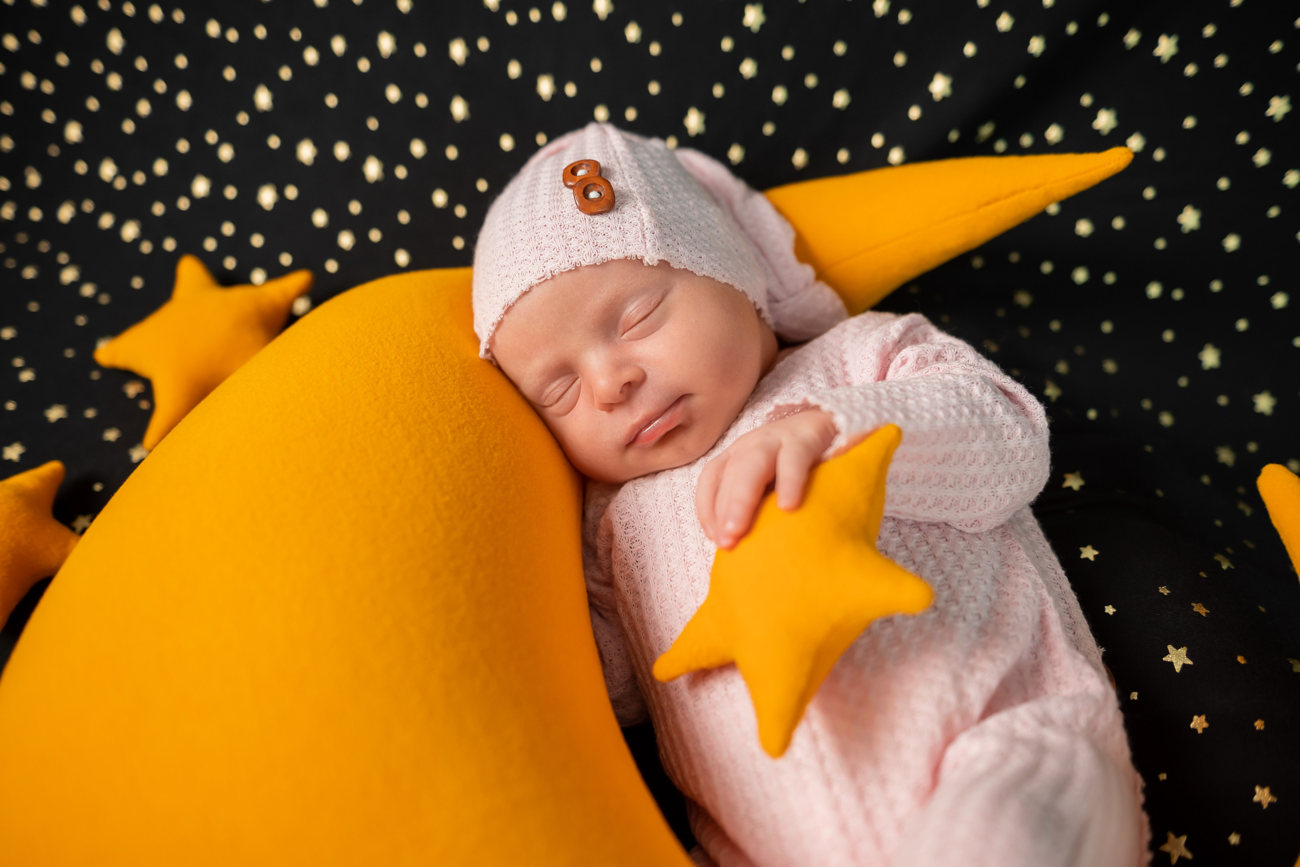 Nou Nascuti/ Newborn. Captured Moments by Olguta Vizauer