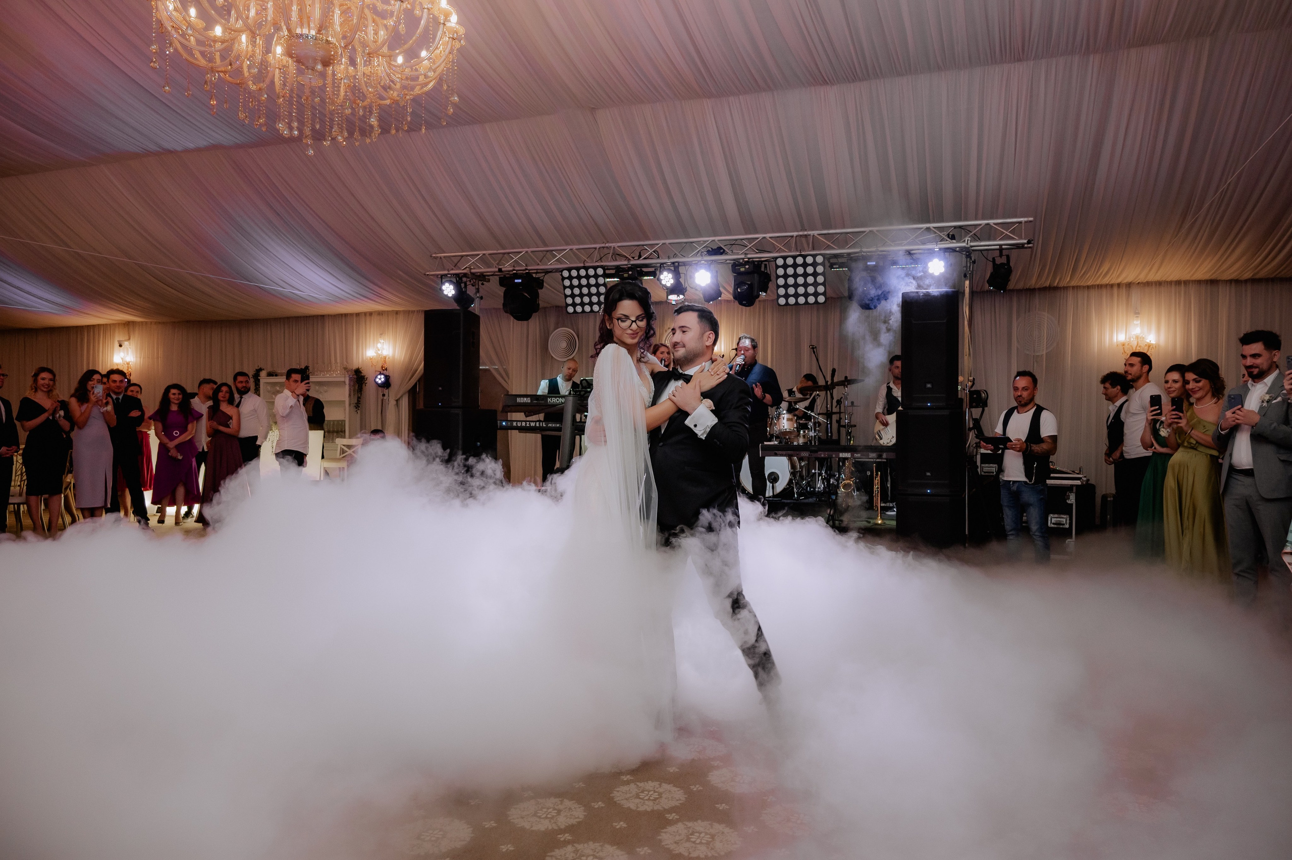 Fotograf Nunta Bucuresti la Baroque Events and Garden. Proud Vision Weddings | Wedding Photography & Film — Servicii profesionale Foto Video Nunta Iasi