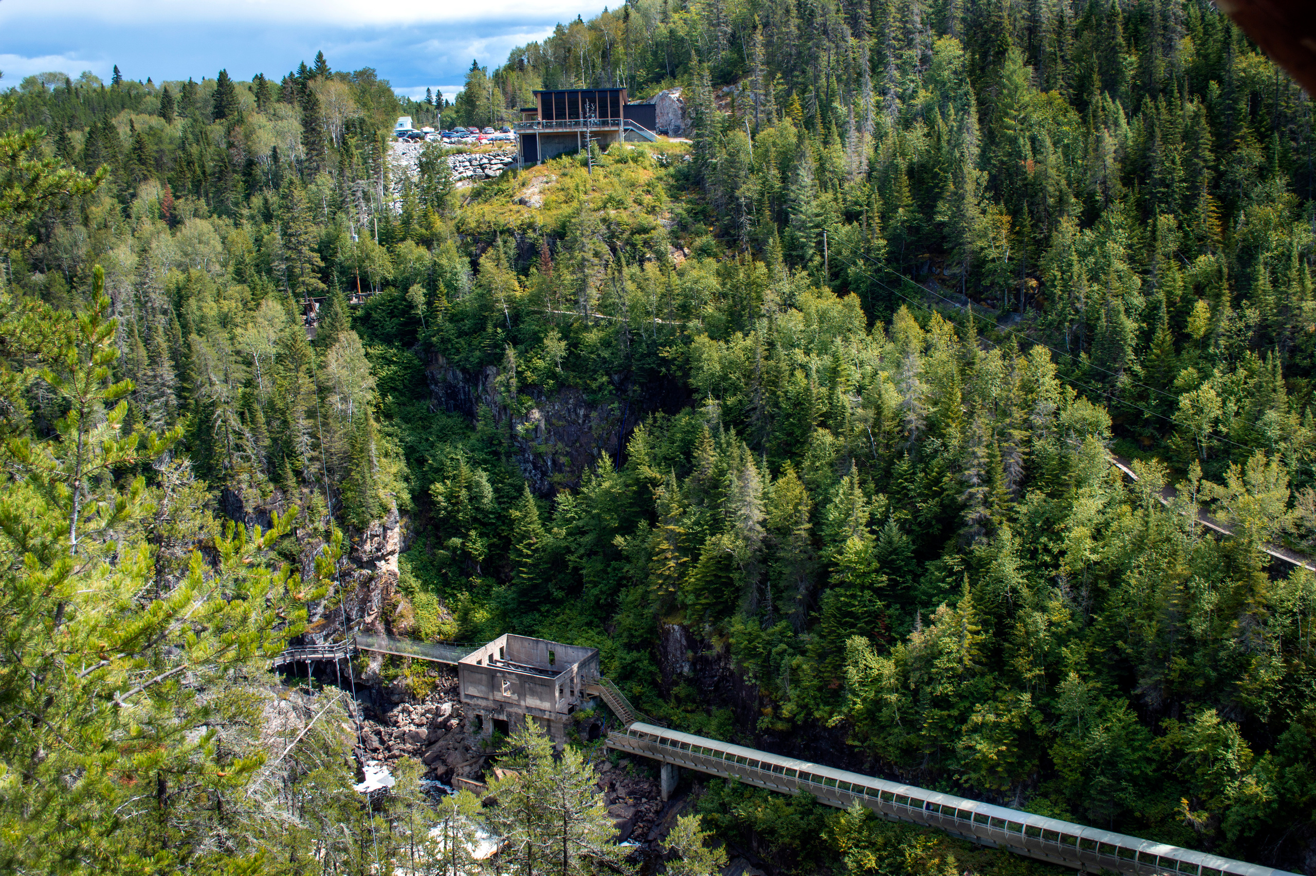 Парк пещеры " Дыра Феи". Le Parc de la caverne du « Trou de la Fée »